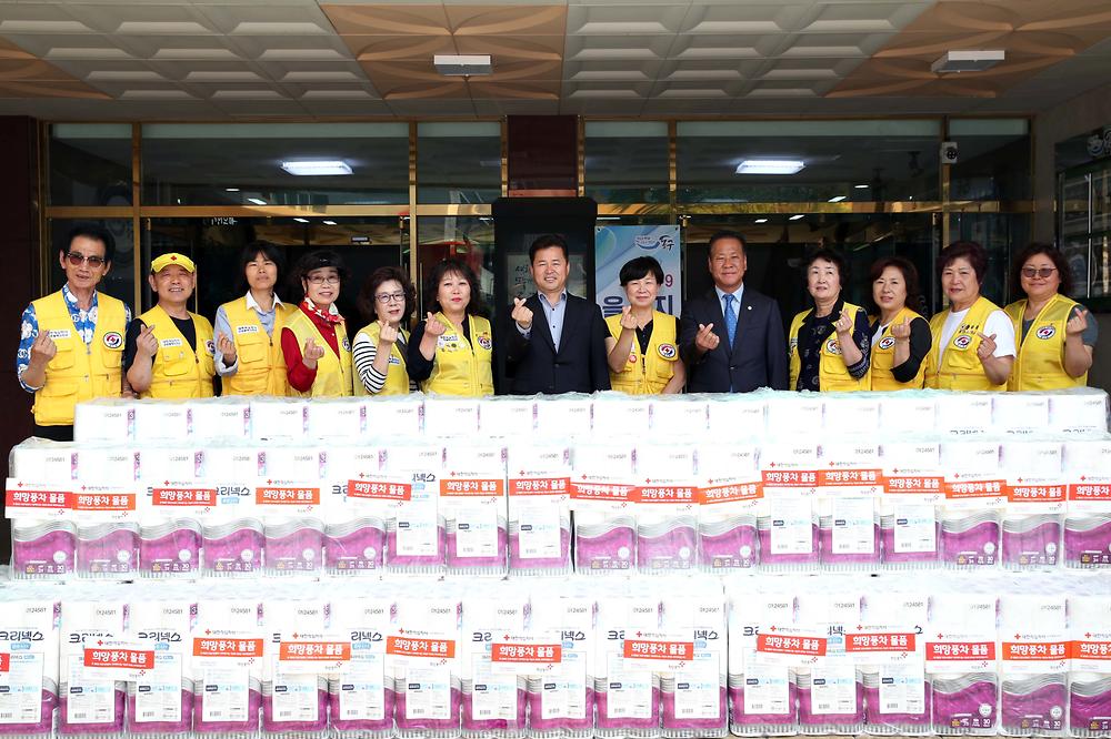 대한적십자사인천지사 동구지구협의회 희망풍차 물품 전달식 사진