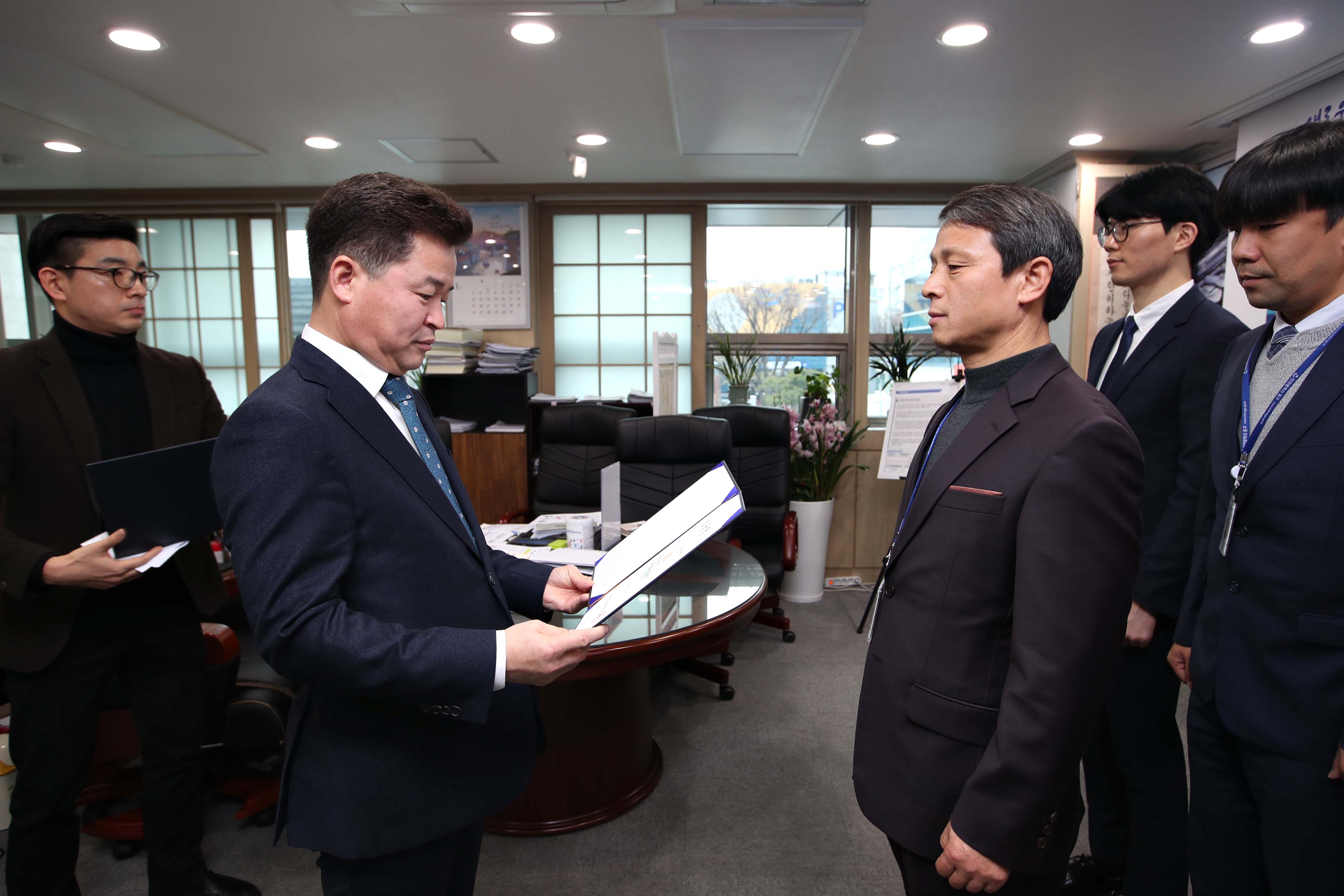 20200102_임용장_수여식3.jpg 이미지