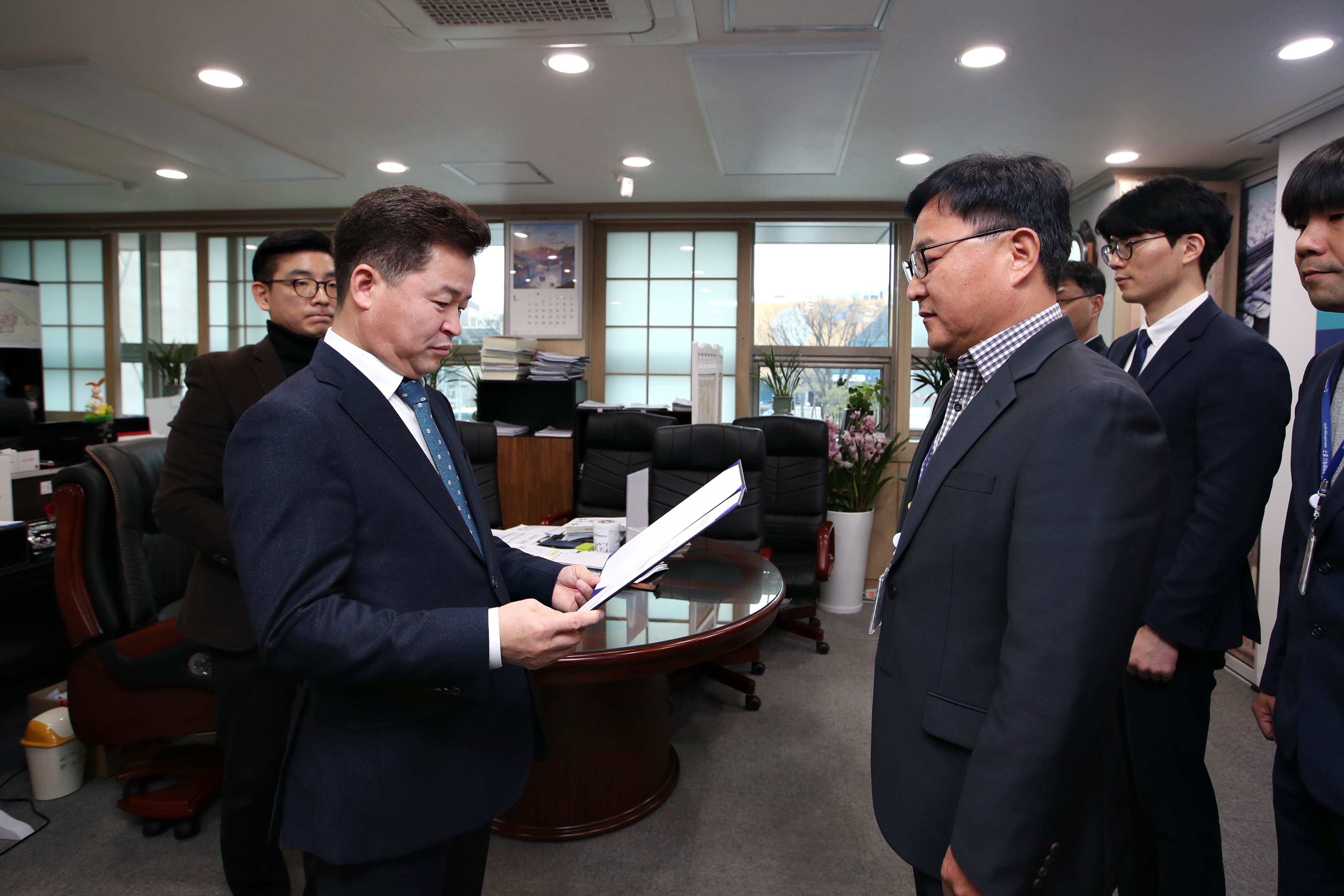 20200102_임용장_수여식4.jpg 이미지