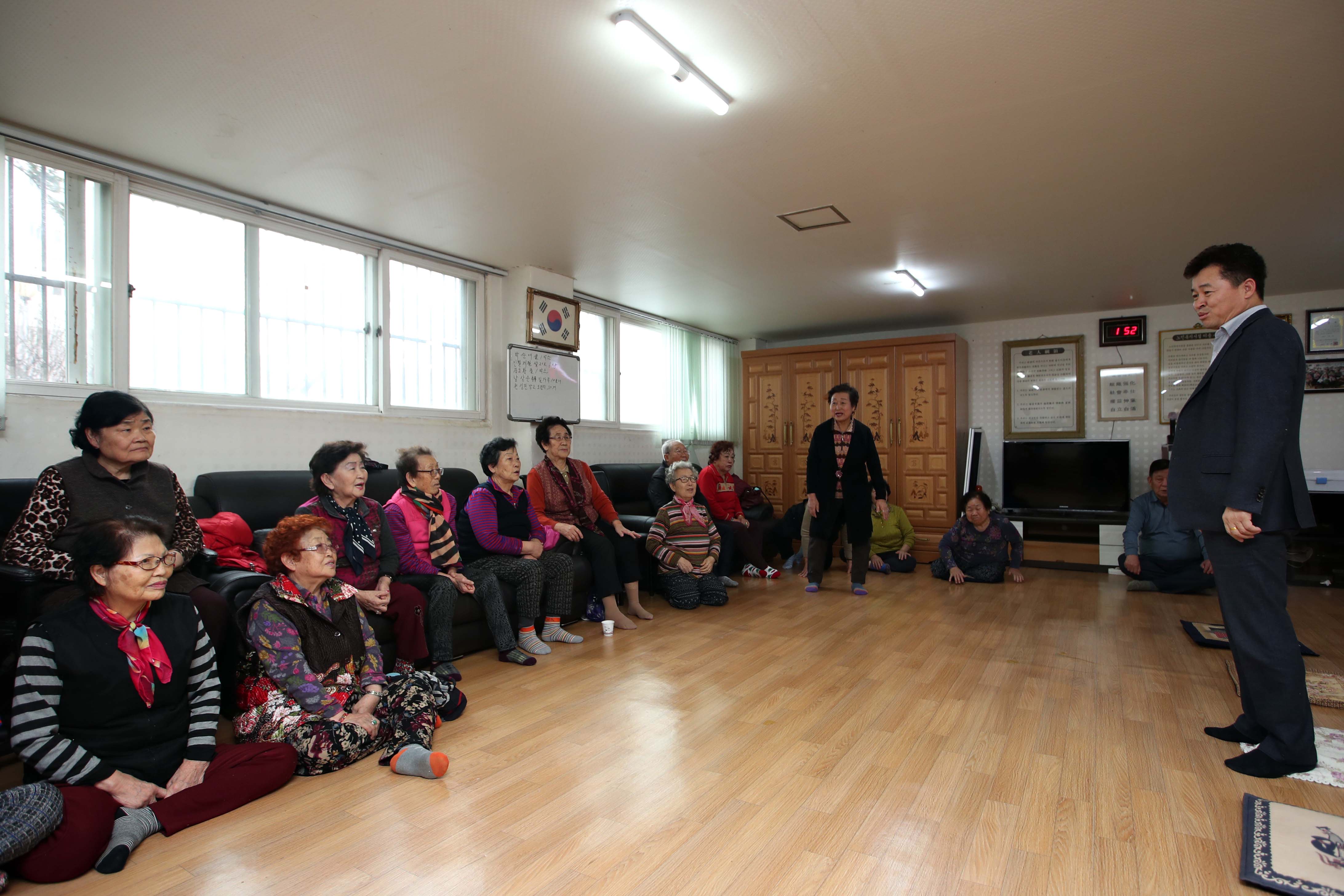 20200109_설맞이_경로당_방문8.jpg 이미지