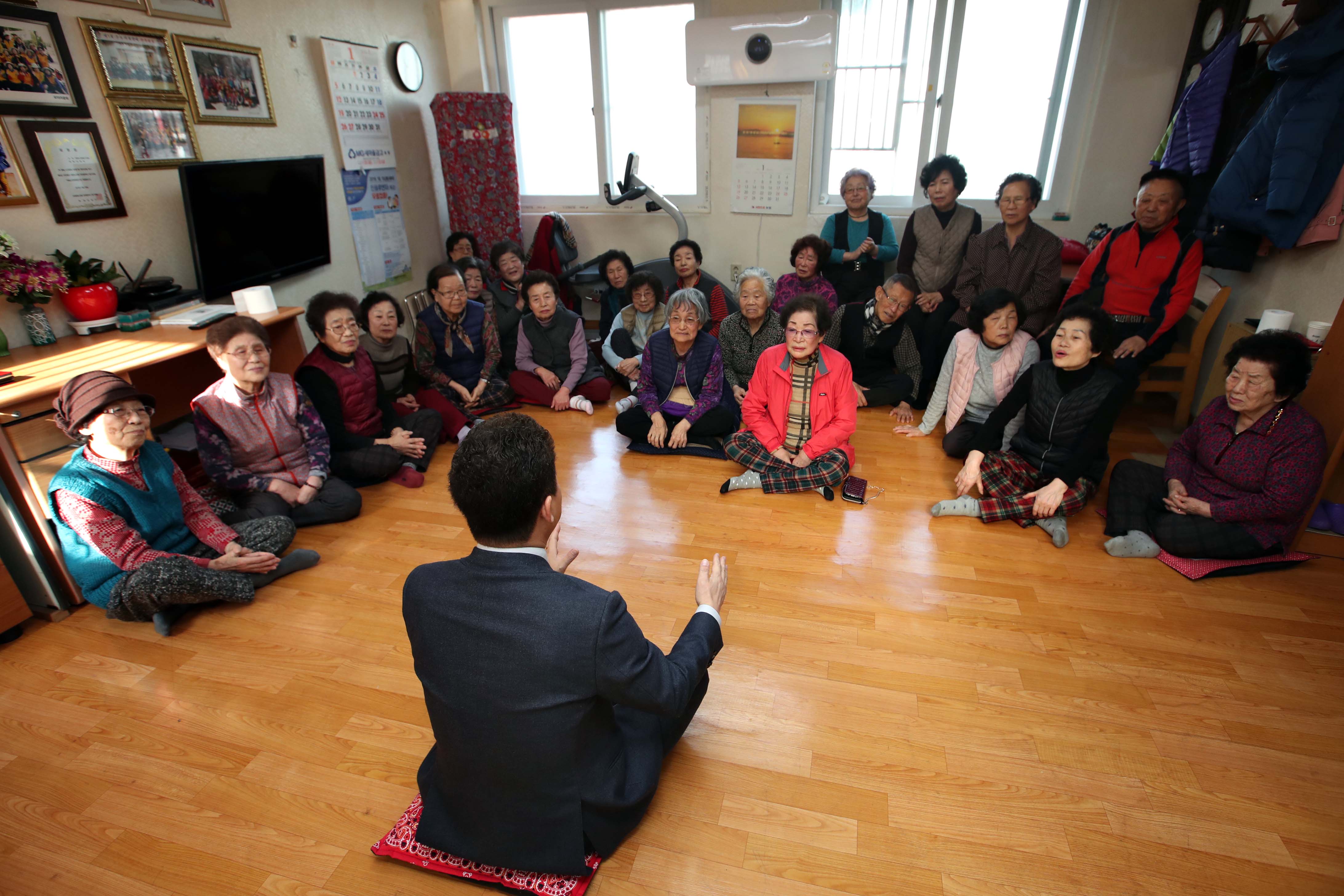 20200110_설맞이_경로당_방문11.jpg 이미지