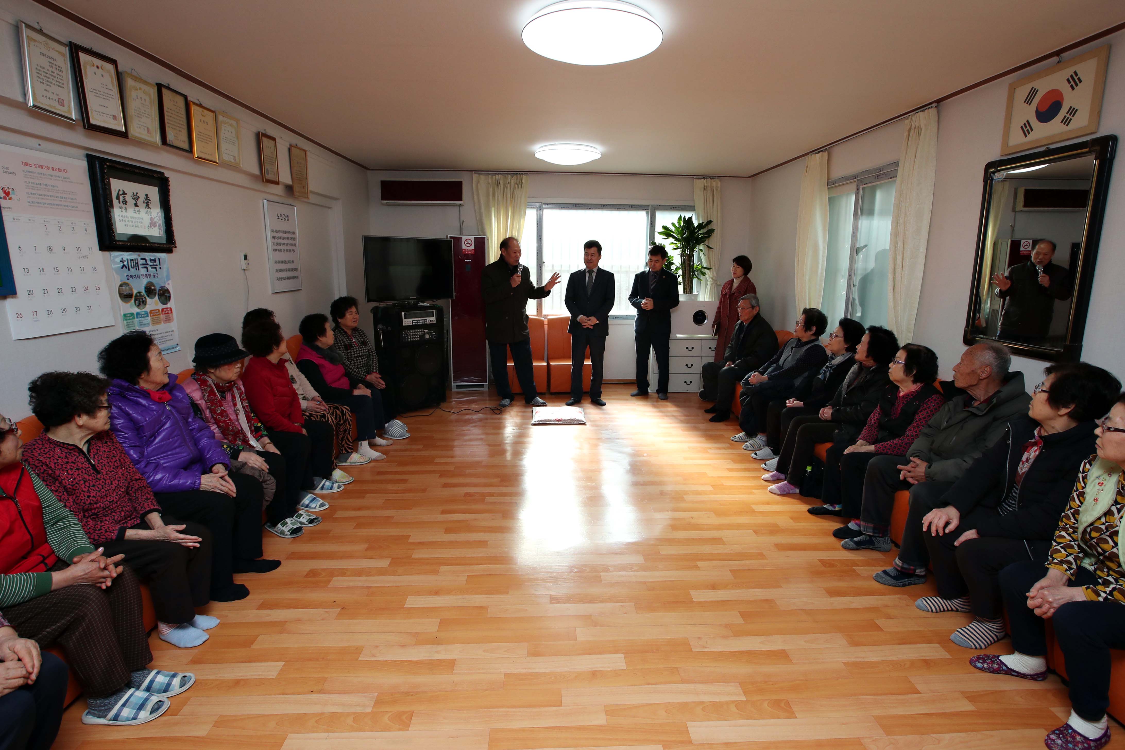 20200110_설맞이_경로당_방문4.jpg 이미지