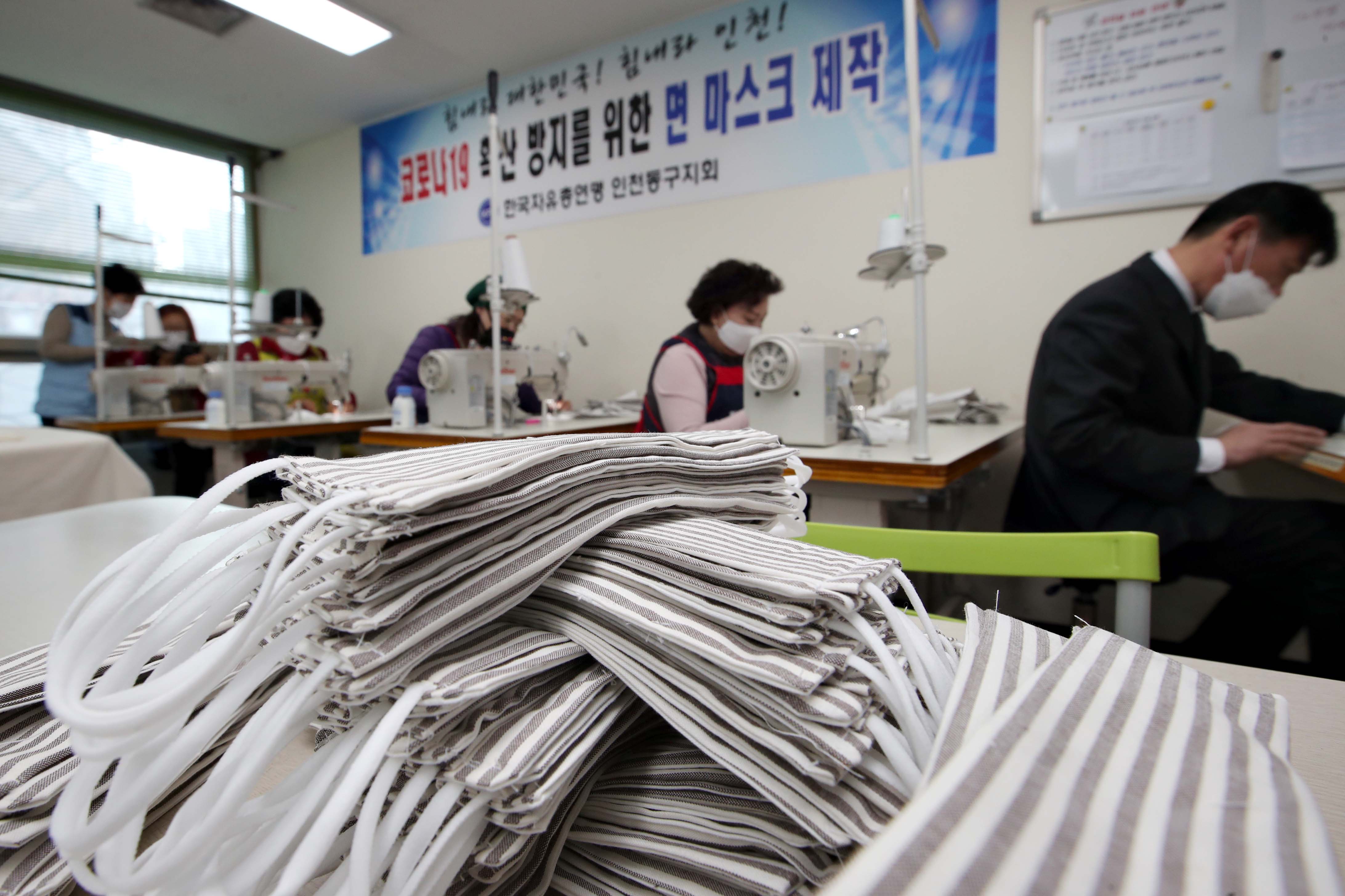 20200313_한국자유총연맹_면_마스크_제작봉사1.jpg 이미지