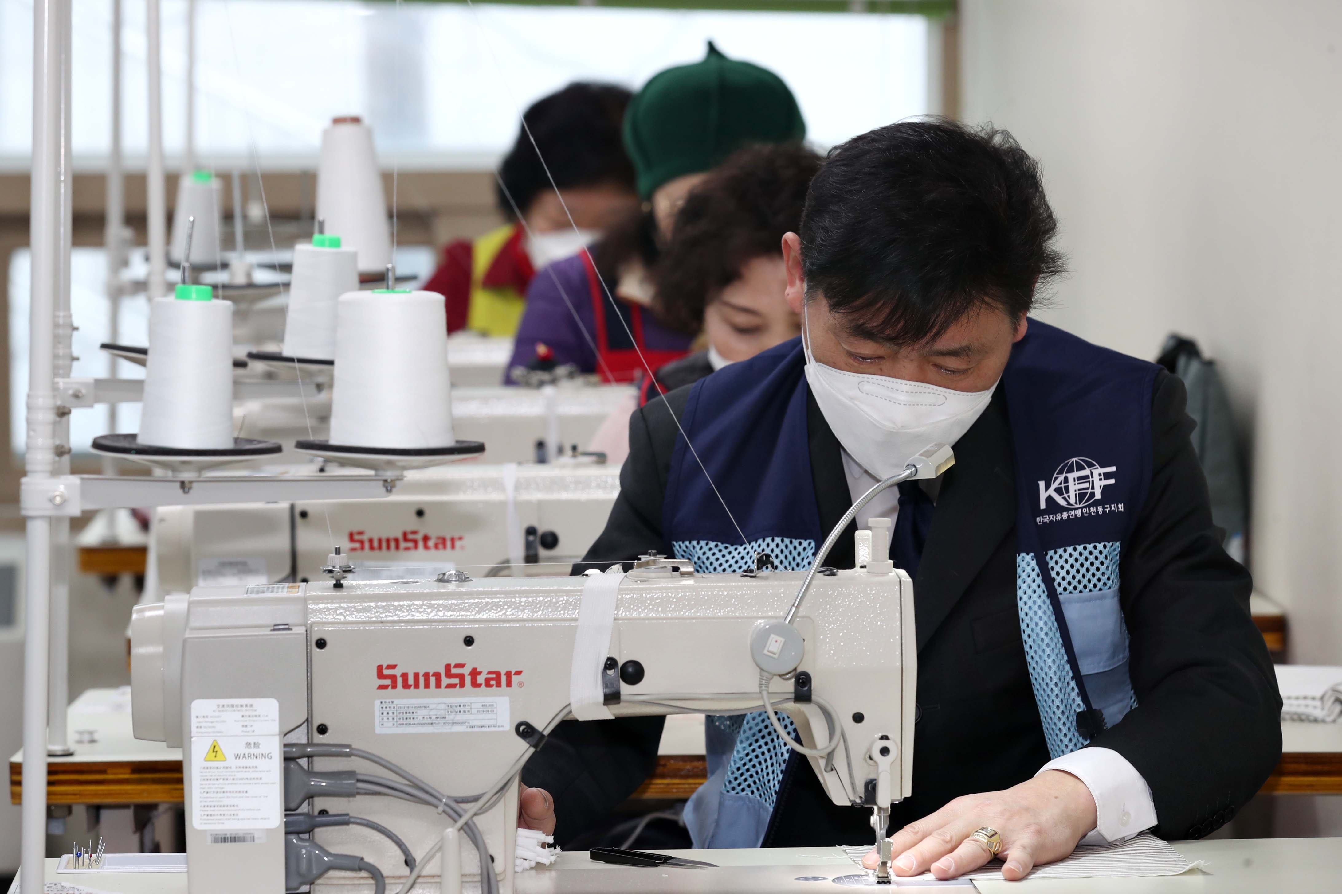 20200313_한국자유총연맹_면_마스크_제작봉사6.jpg 이미지