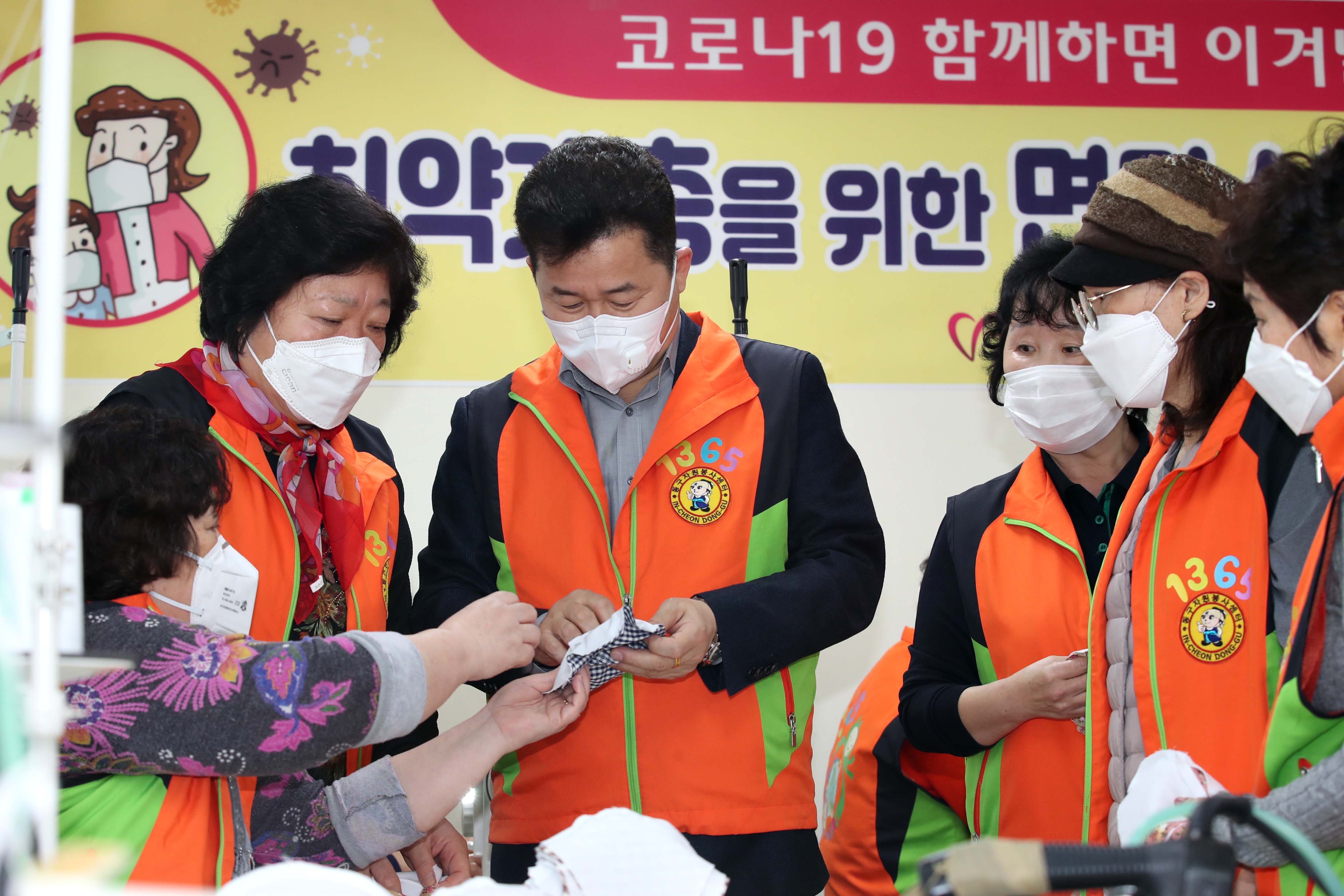 20200318_자원봉사센터_면마스크_제작_봉사1.jpg 이미지