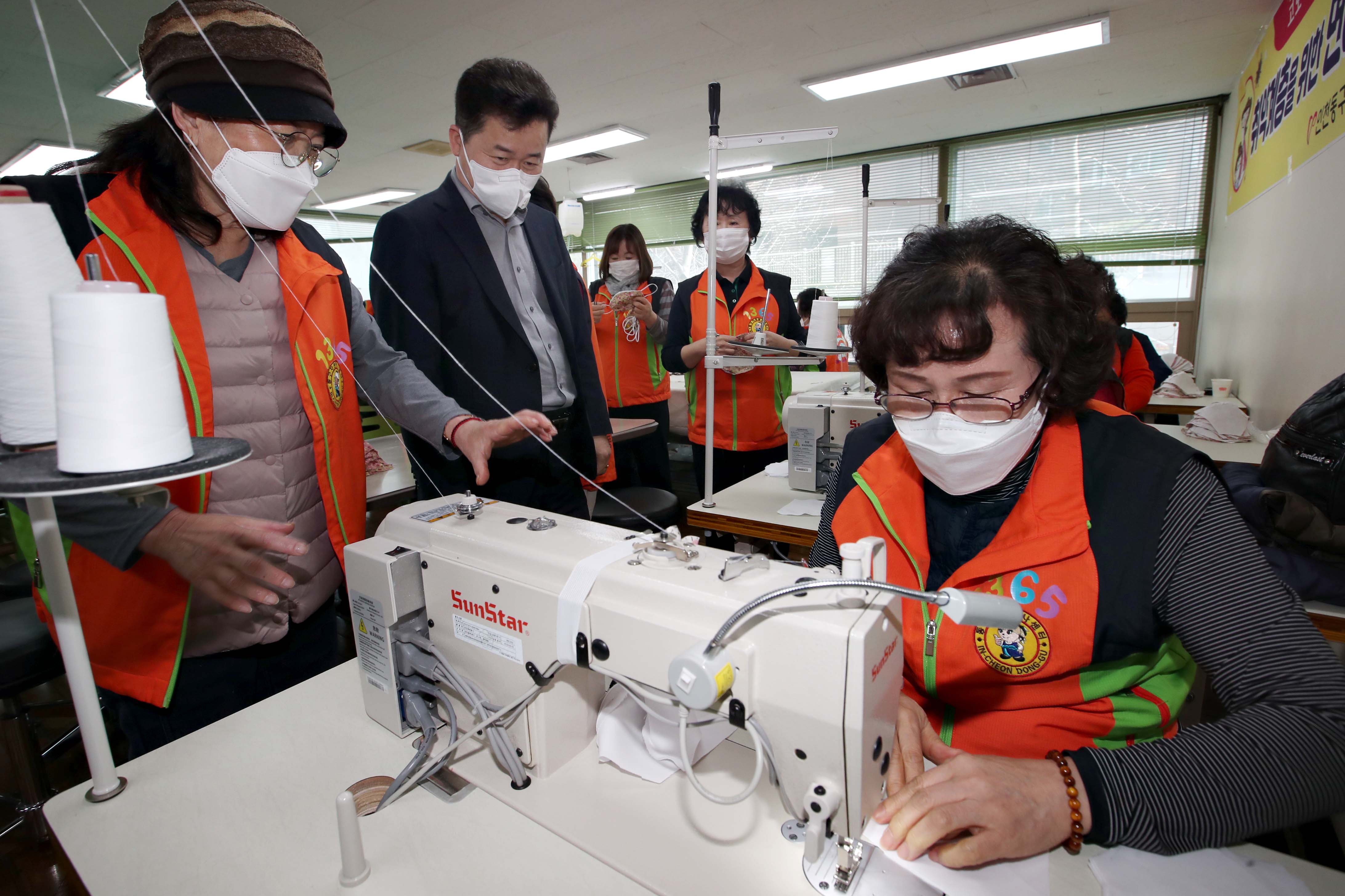 20200318_자원봉사센터_면마스크_제작_봉사4.jpg 이미지
