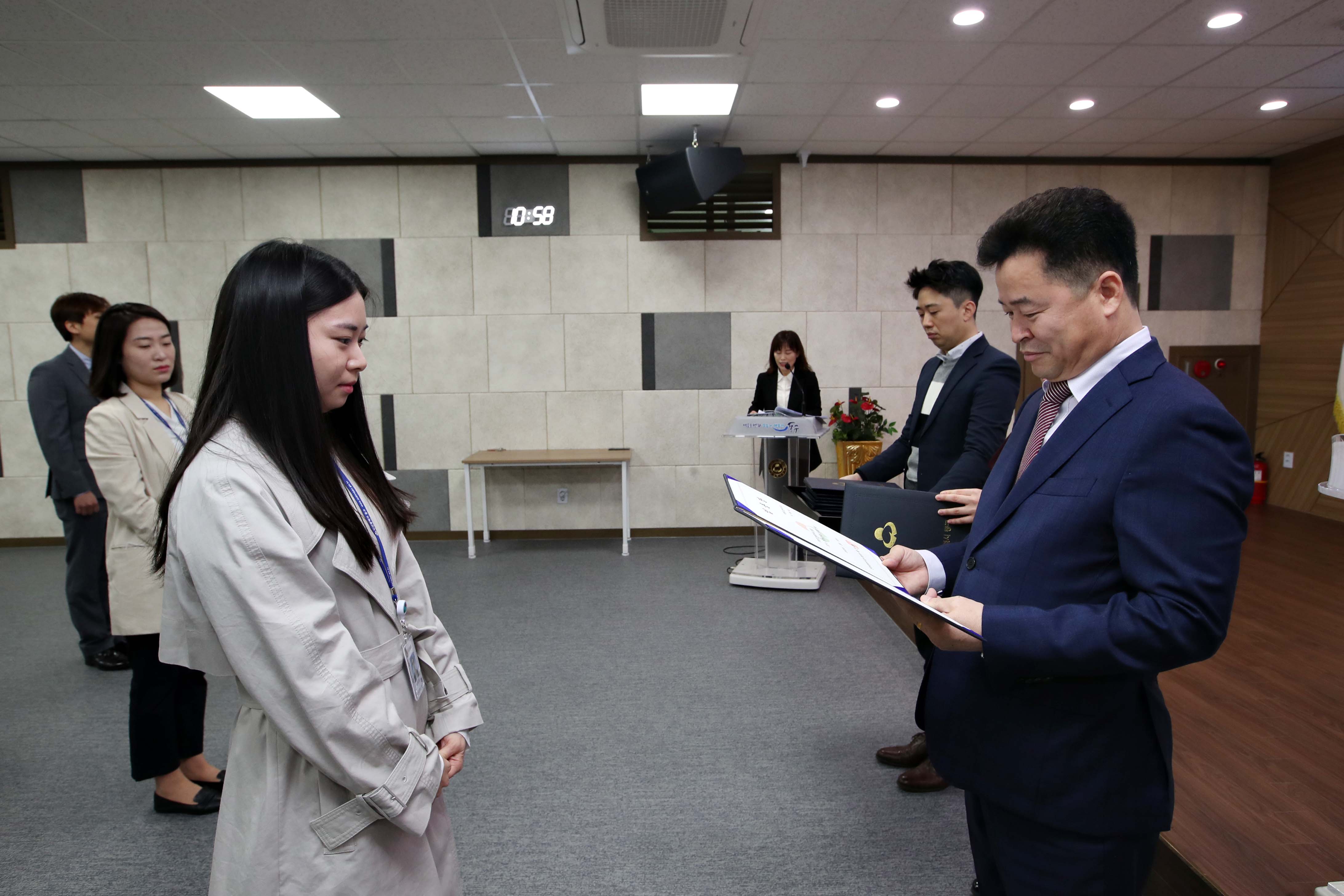 20200330_임용장_수여식10.jpg 이미지