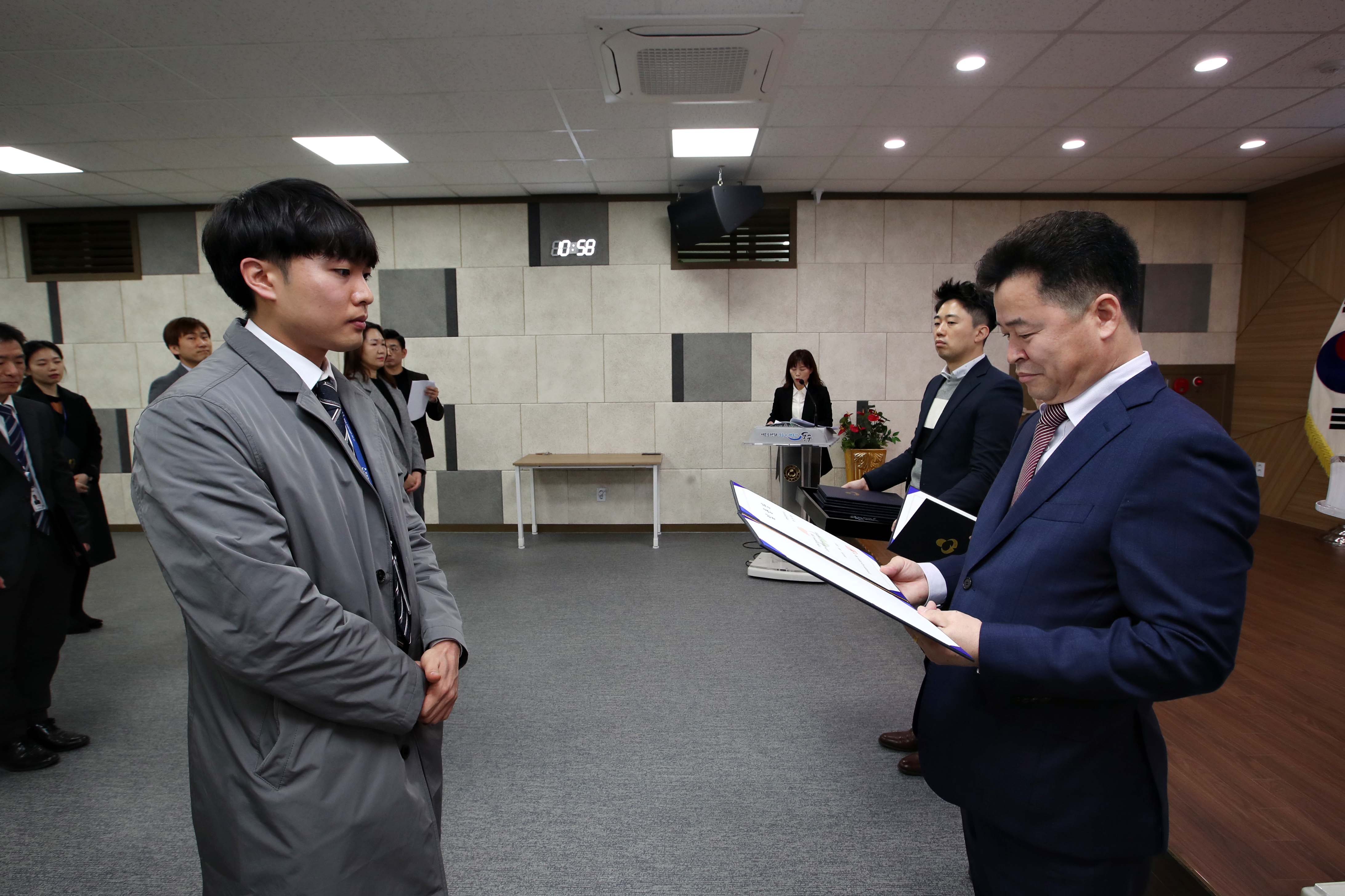 20200330_임용장_수여식8.jpg 이미지