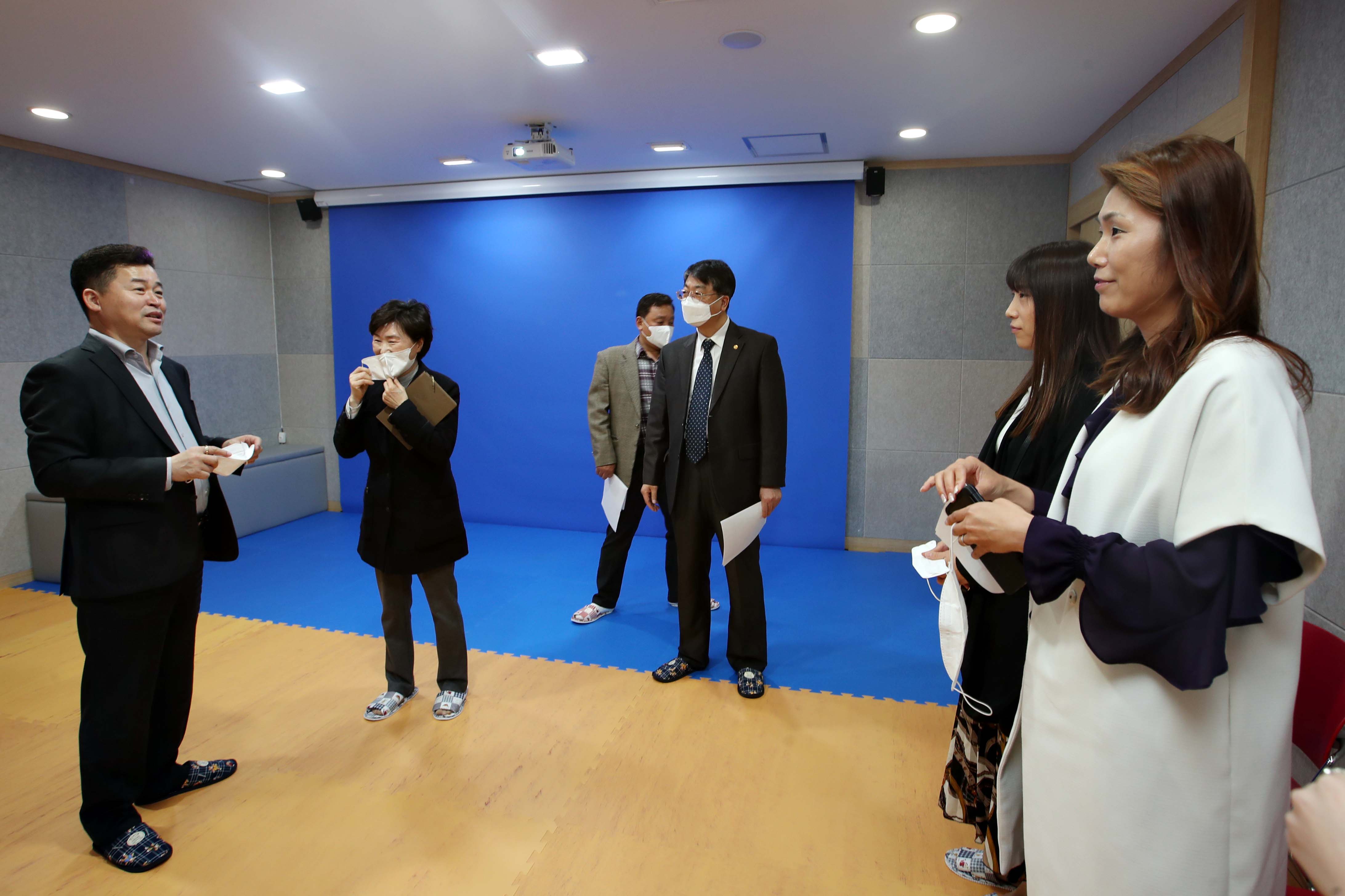 20200403_송림도서관_가상현실_체험학습관_시연회13.jpg 이미지