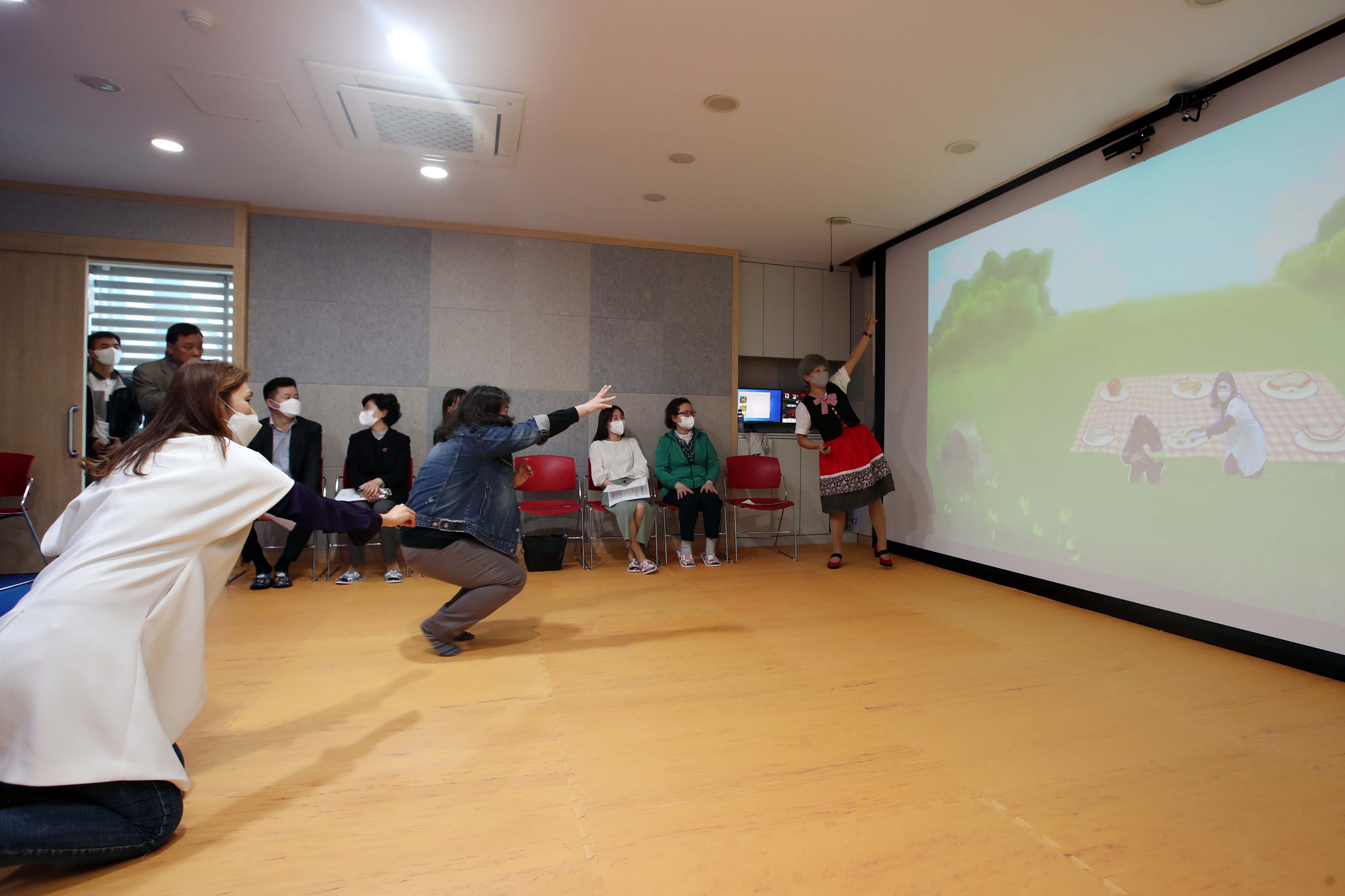 20200403_송림도서관_가상현실_체험학습관_시연회7.jpg 이미지