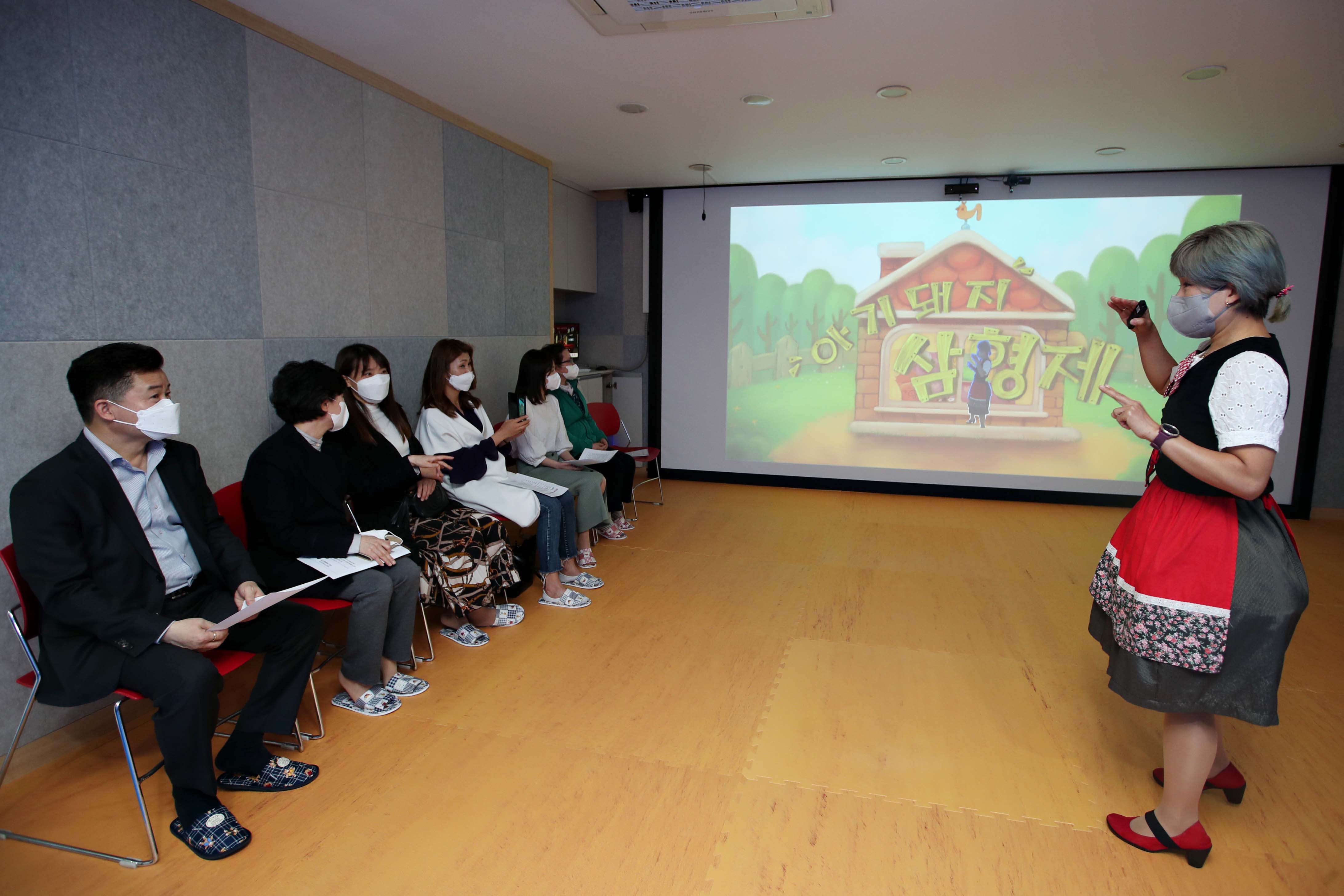 20200403_송림도서관_가상현실_체험학습관_시연회9.jpg 이미지