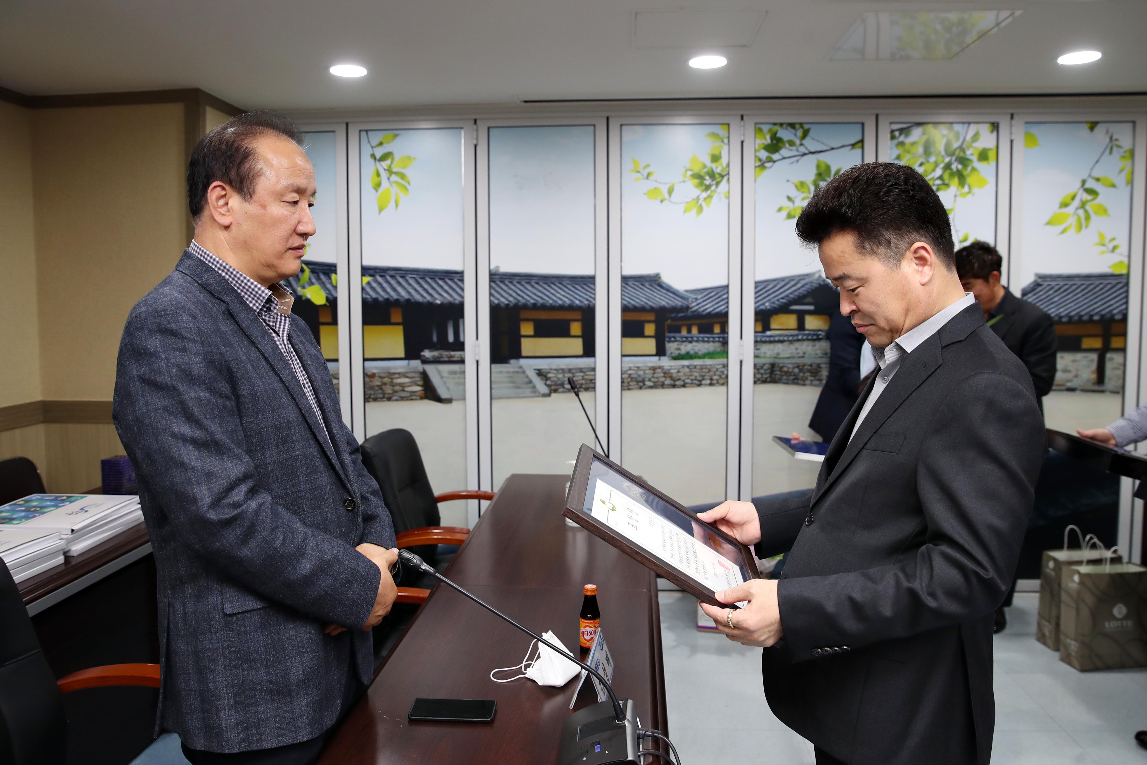 20200428_우수_중소기업_및_모범근로자_시상식16.jpg 이미지