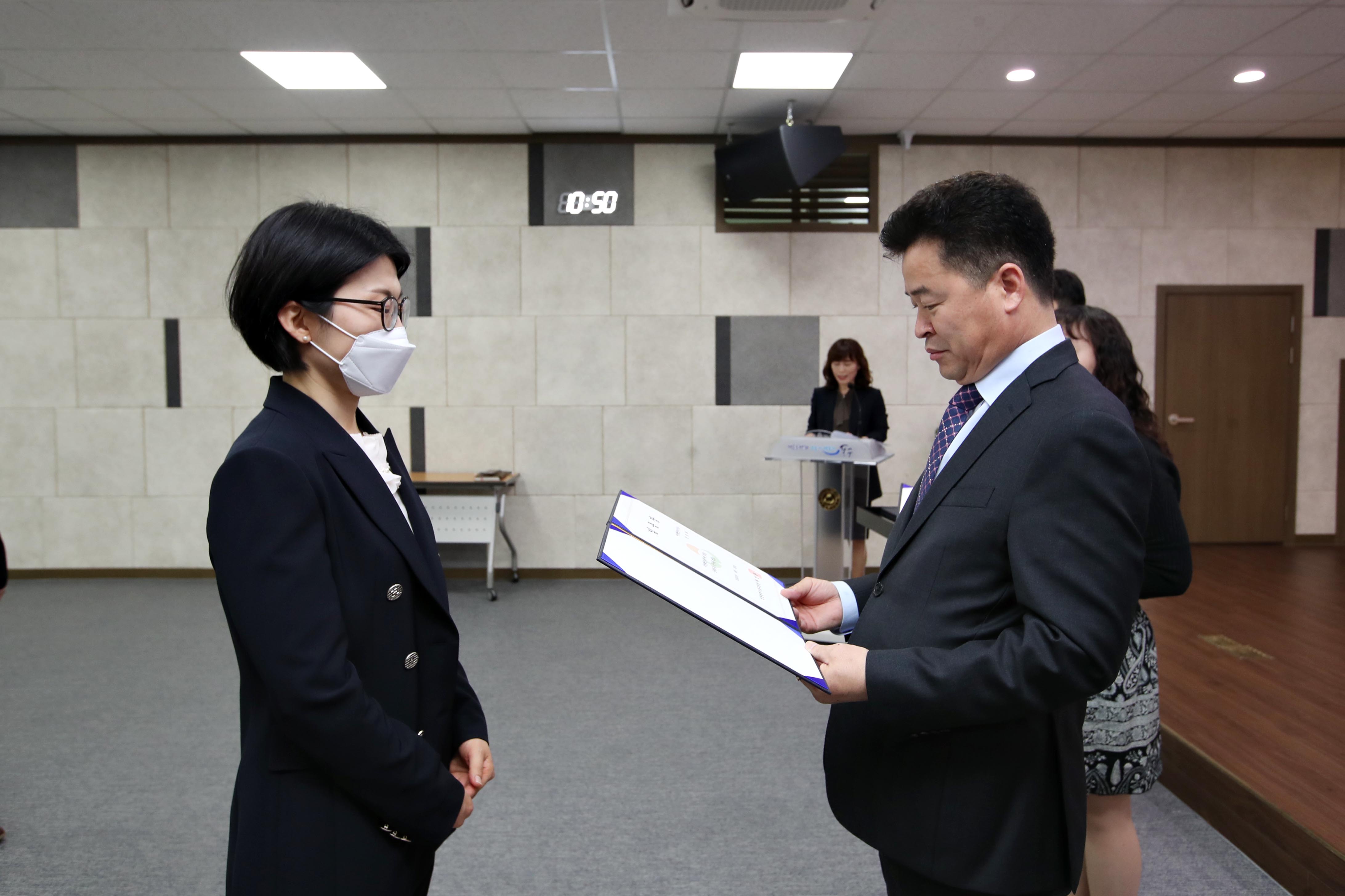 20200429_임용장_수여식11.jpg 이미지