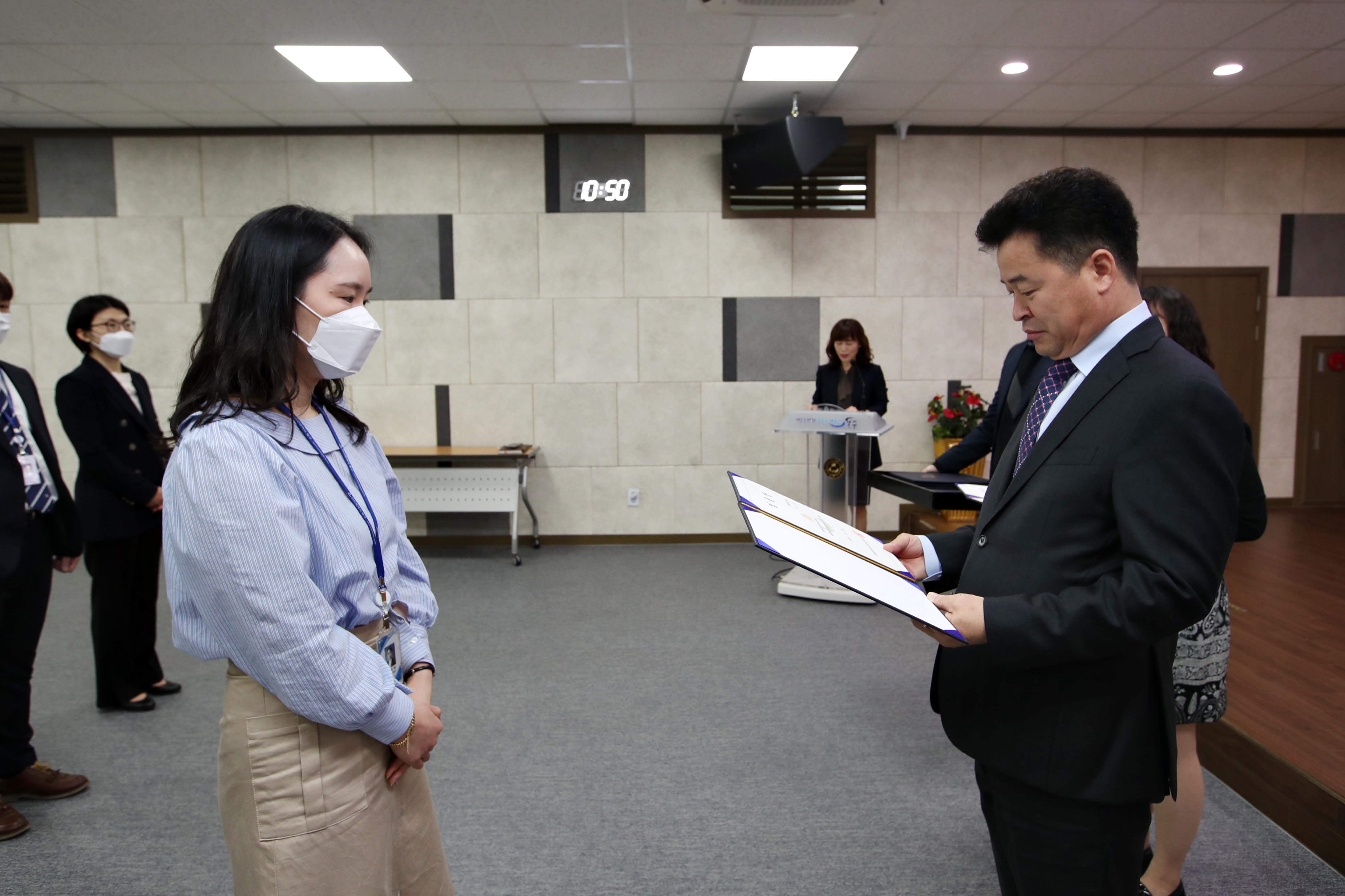 20200429_임용장_수여식12.jpg 이미지