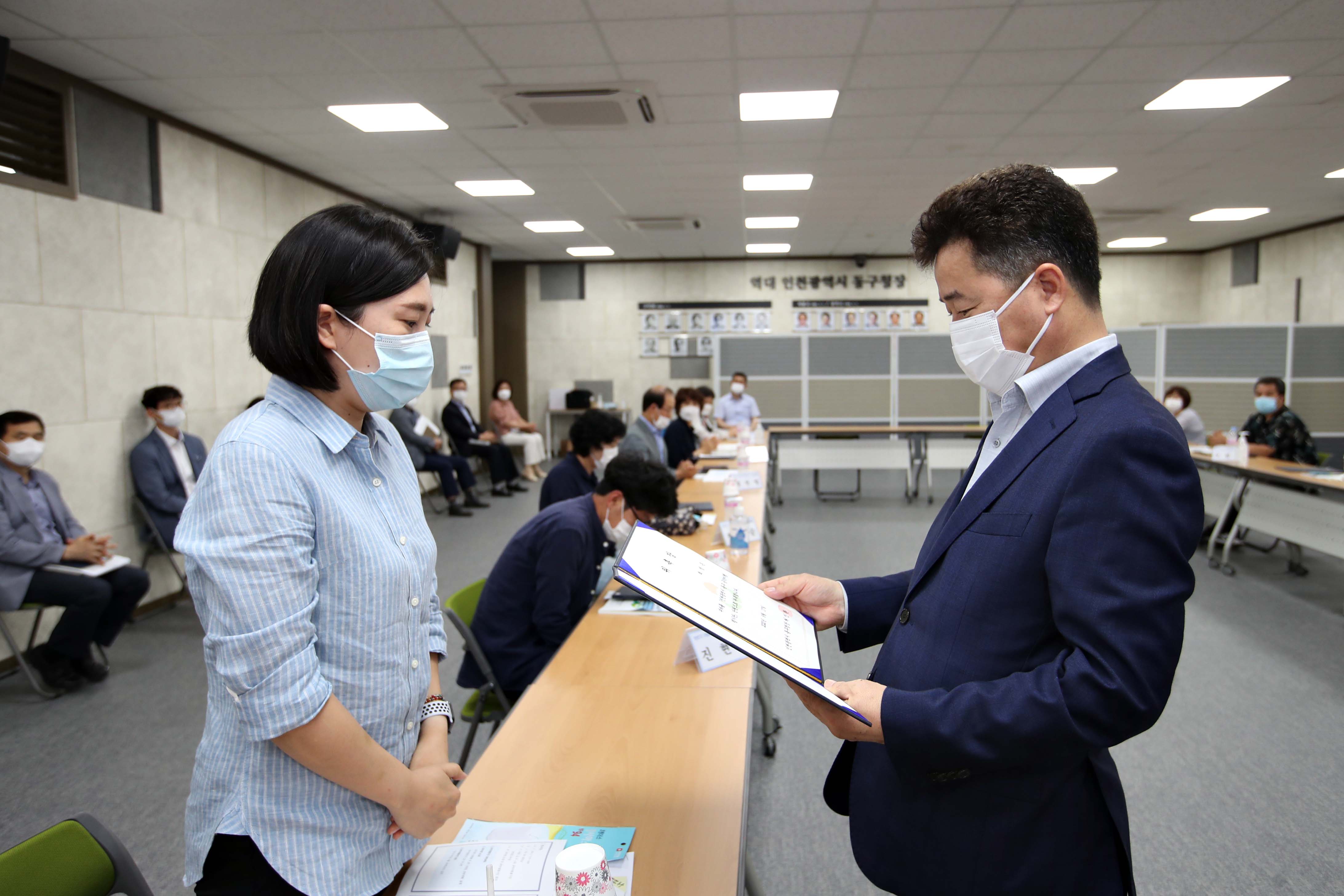 20200617_민선7기_구청장_공약이행평가단_위촉_및_정기회의17.jpg 이미지
