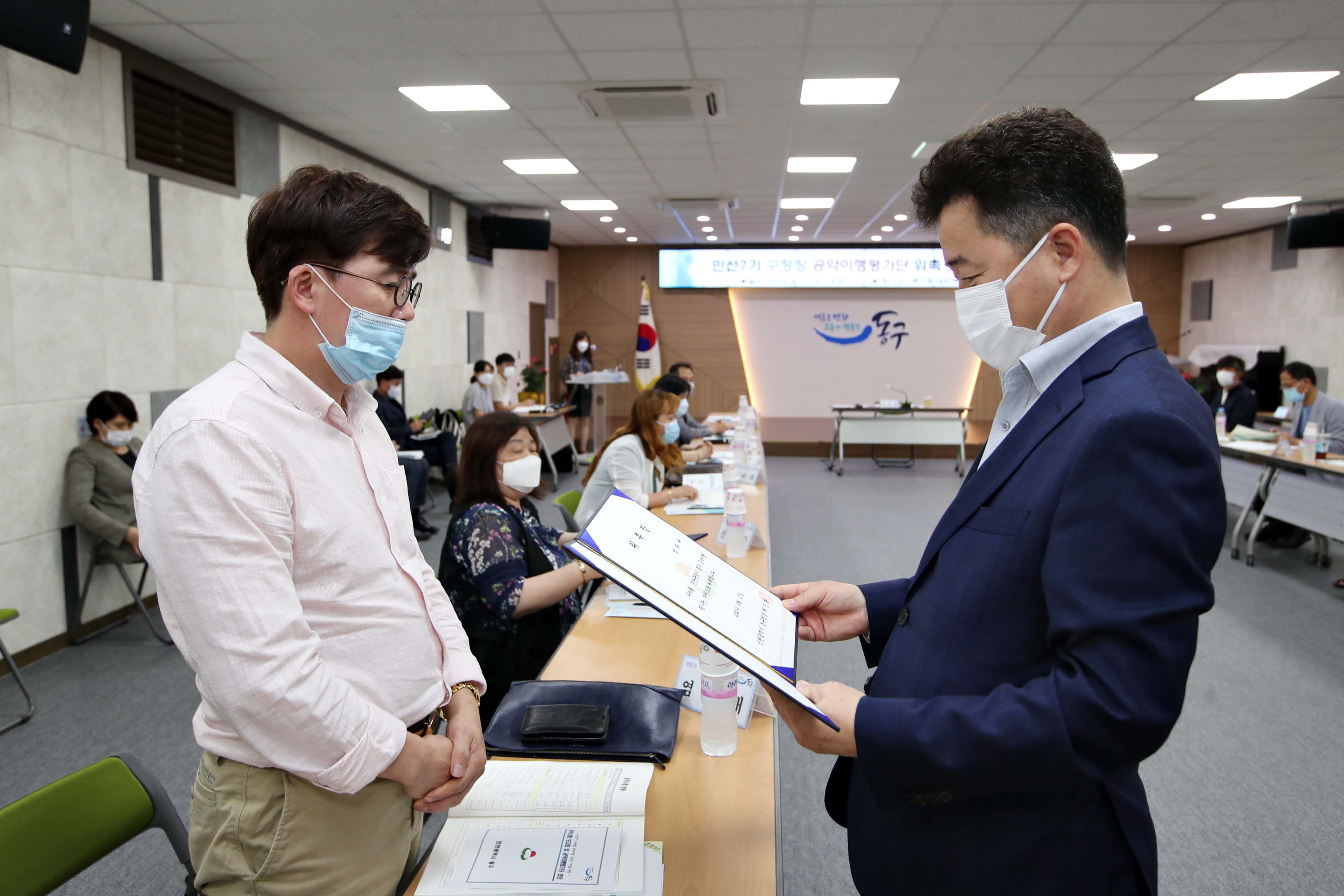 20200617_민선7기_구청장_공약이행평가단_위촉_및_정기회의25.jpg 이미지