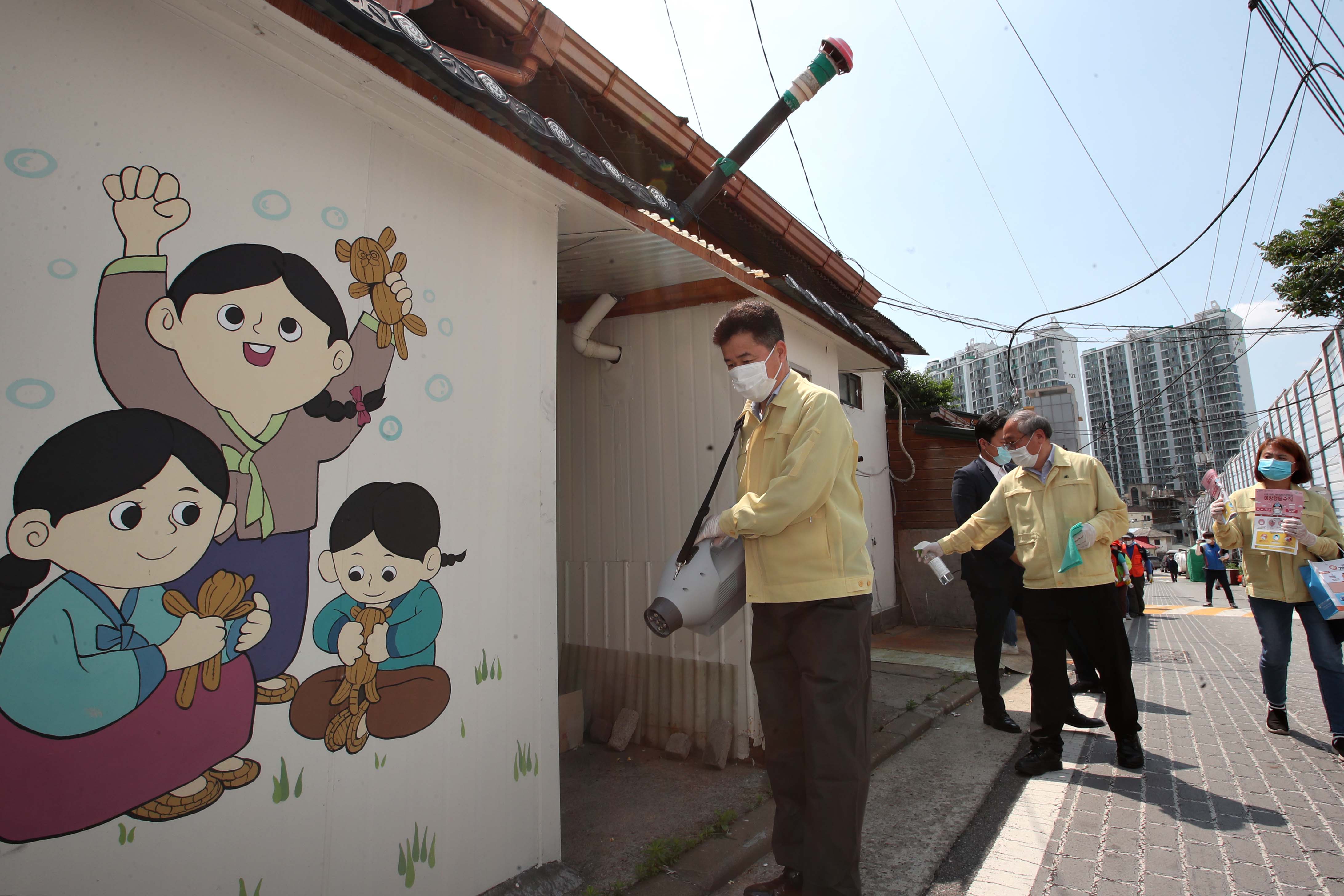 20200619_만석동_쪽방촌_방역9.jpg 이미지