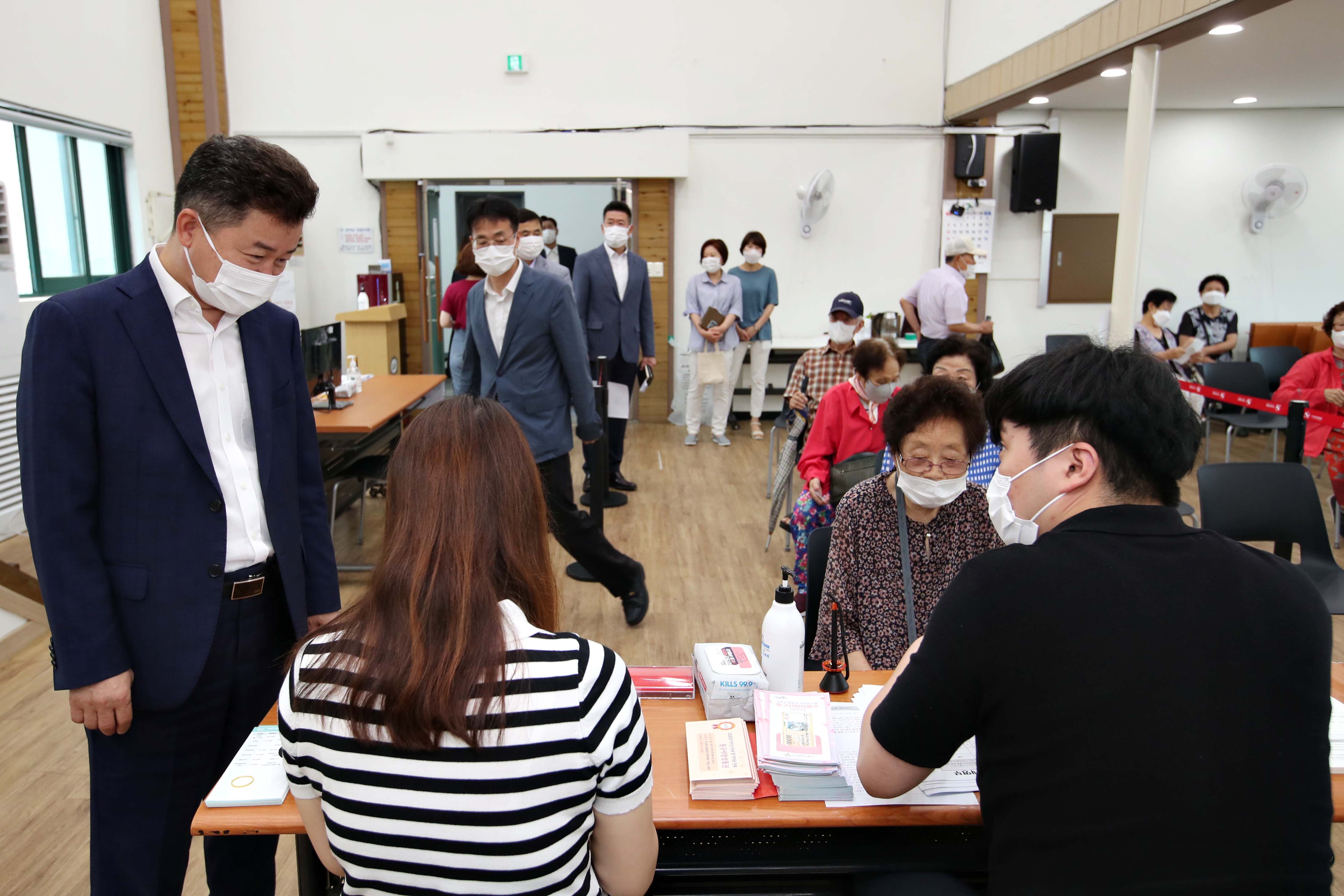 20200710_품위유지비_지급_개시_동_방문2.jpg 이미지