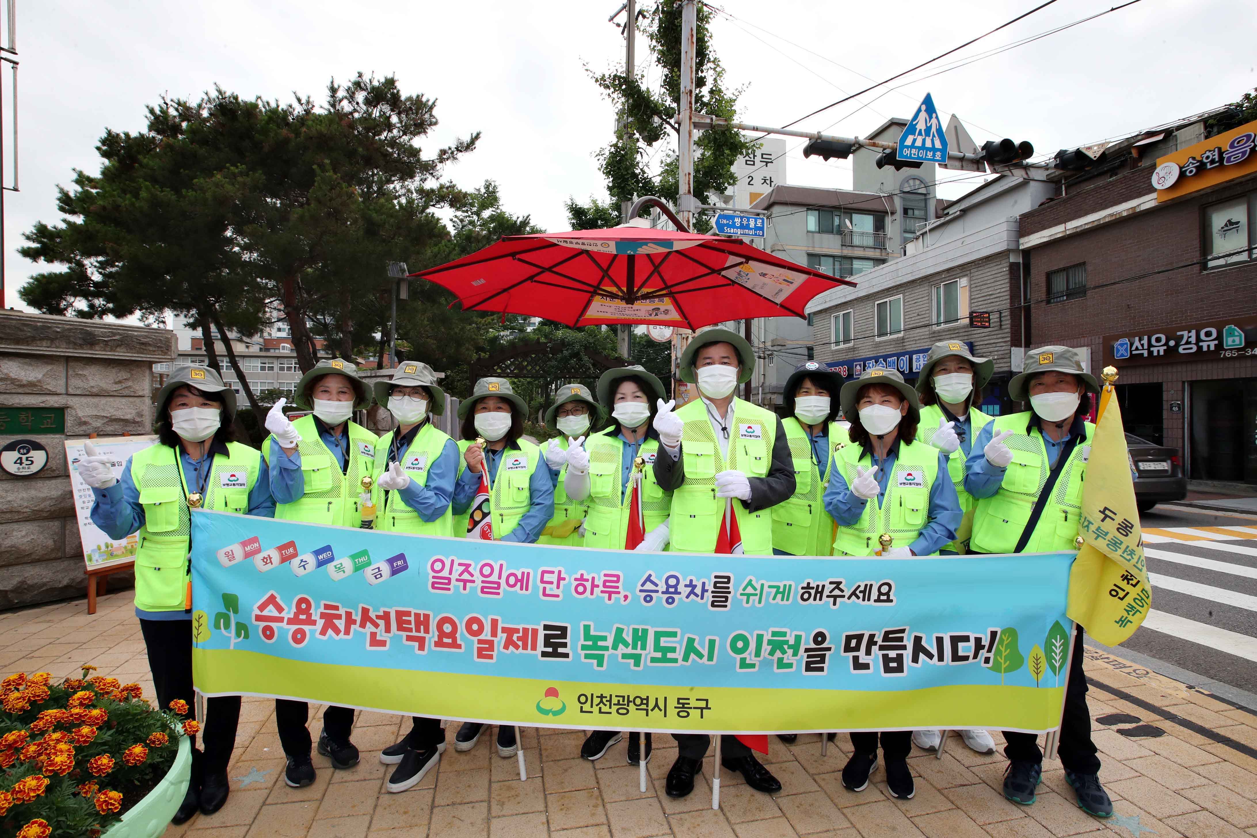 20200716_학교앞_보행교통_안전지킴이_방문4.jpg 이미지
