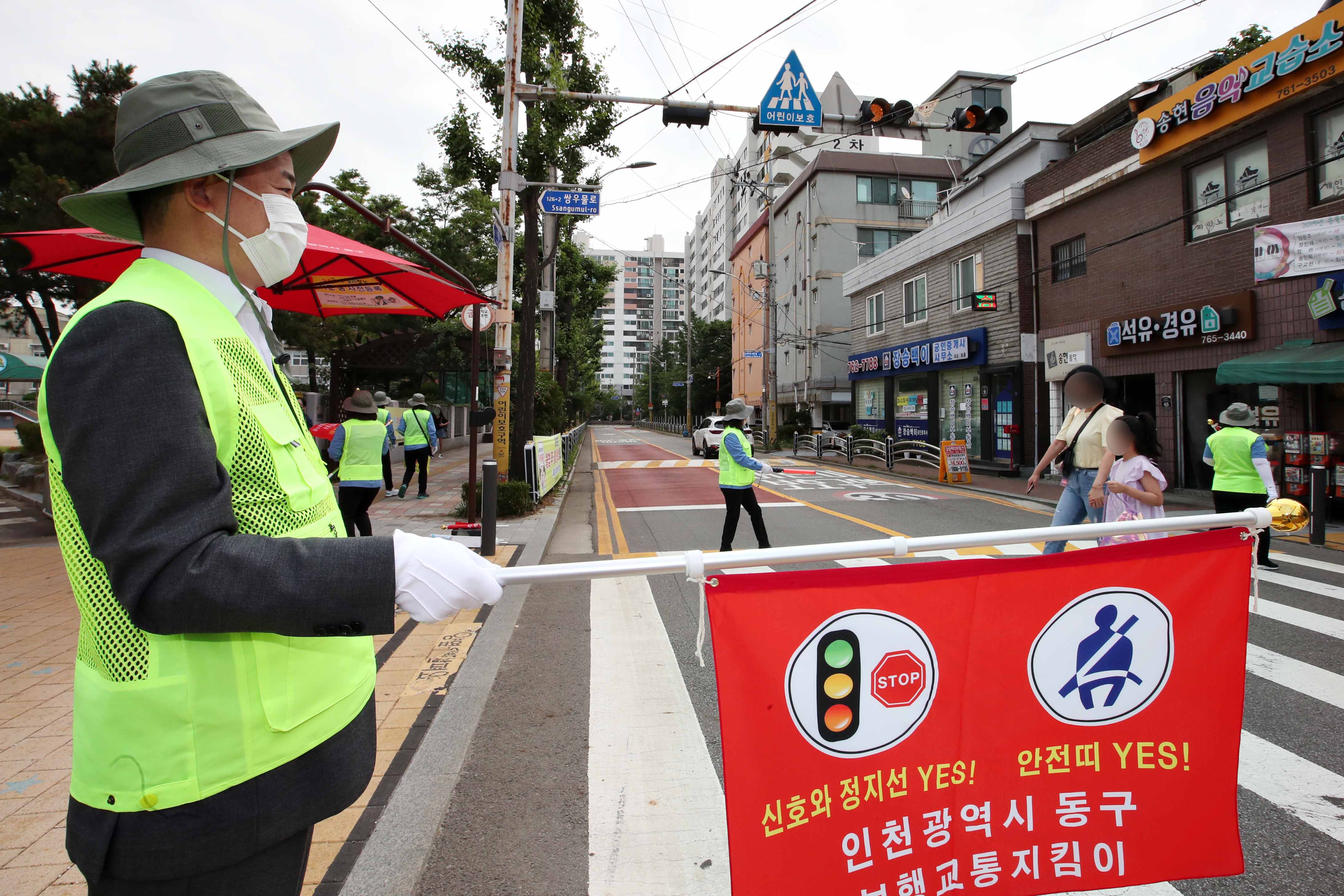 20200716_학교앞_보행교통_안전지킴이_방문6.jpg 이미지