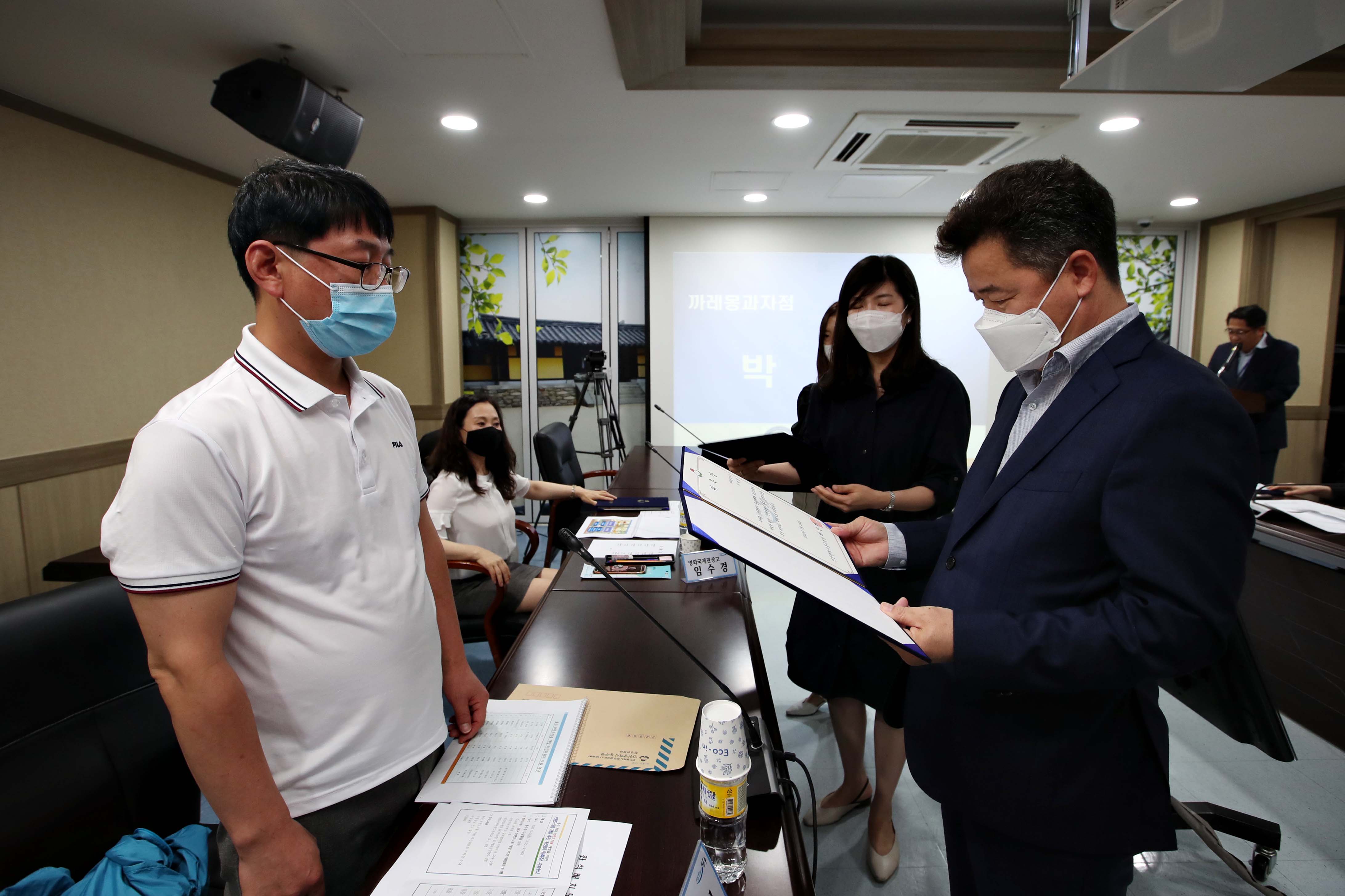20200724_동구브랜드식품_개발추진위원회_위촉장_수여식13.jpg 이미지