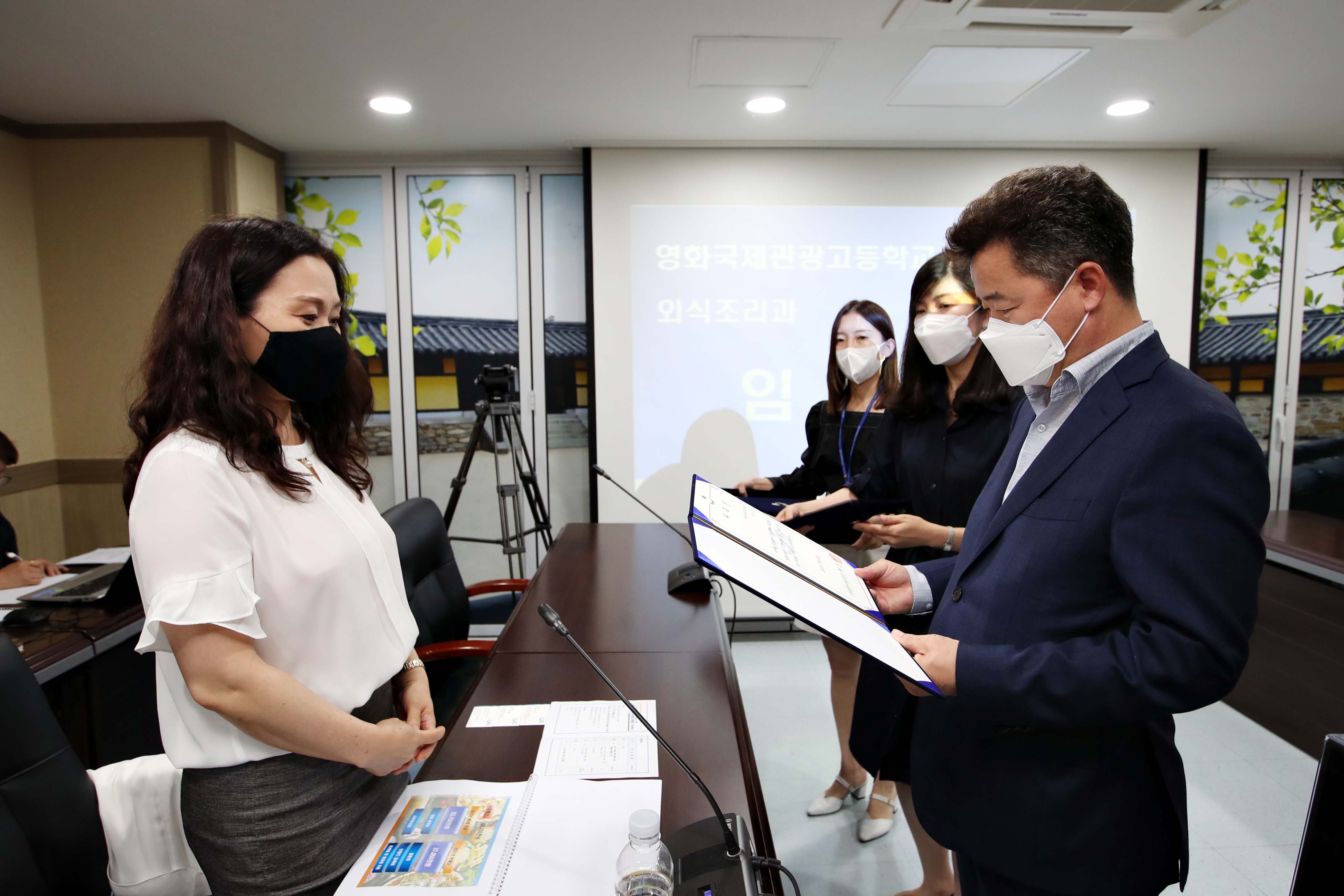 20200724_동구브랜드식품_개발추진위원회_위촉장_수여식14.jpg 이미지