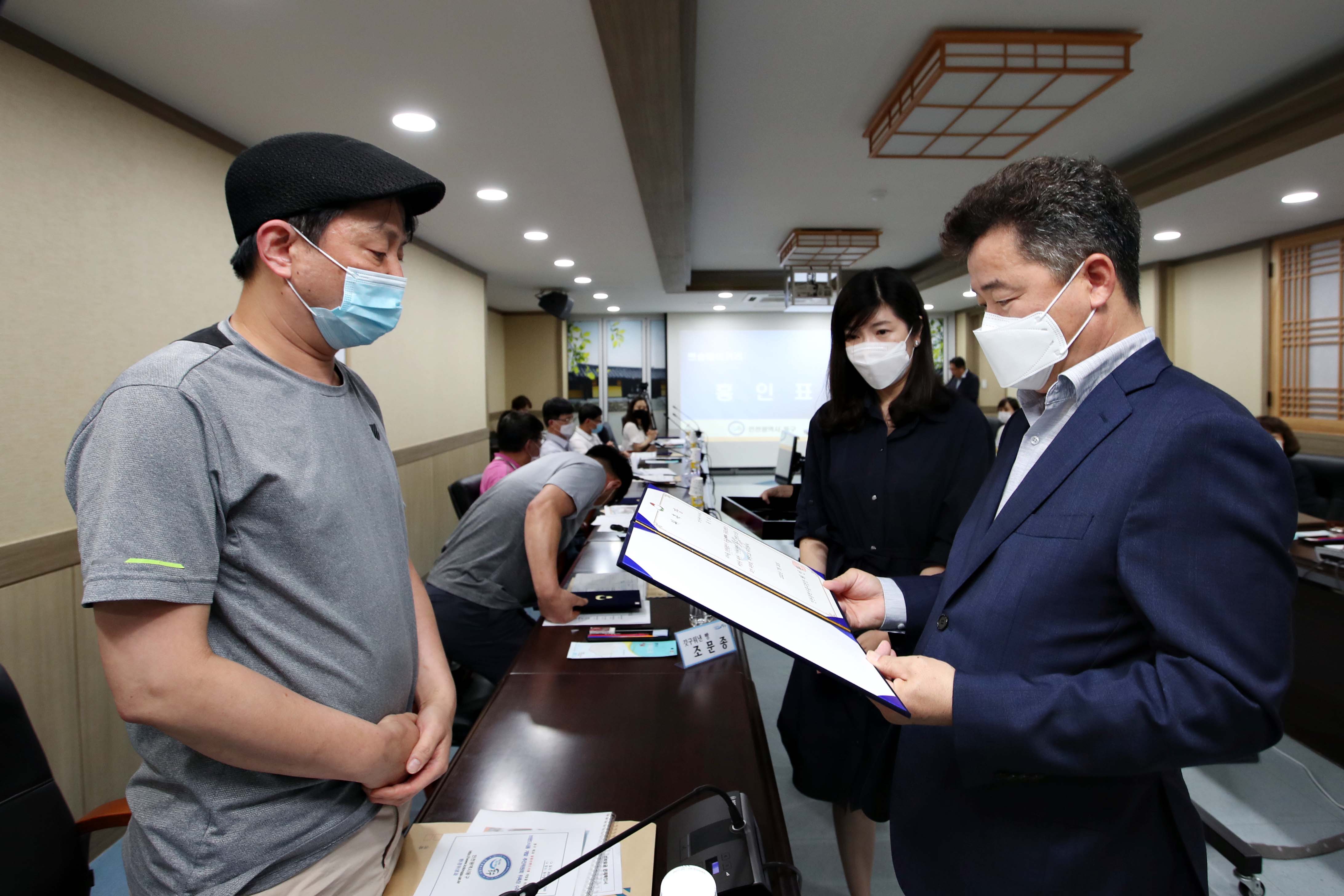 20200724_동구브랜드식품_개발추진위원회_위촉장_수여식9.jpg 이미지