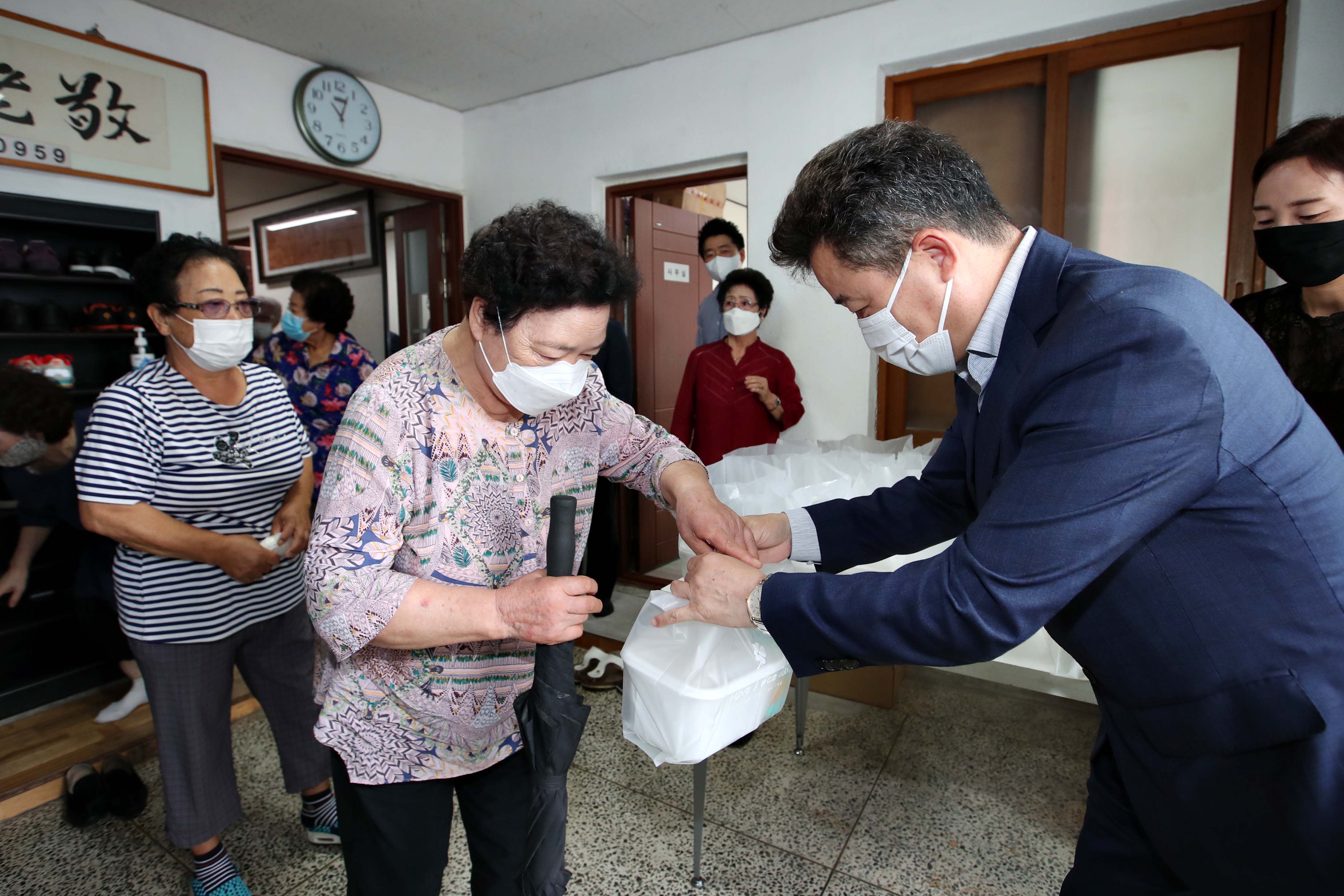 20200724_동구지역자활센터_삼계탕_나눔_행사8.jpg 이미지