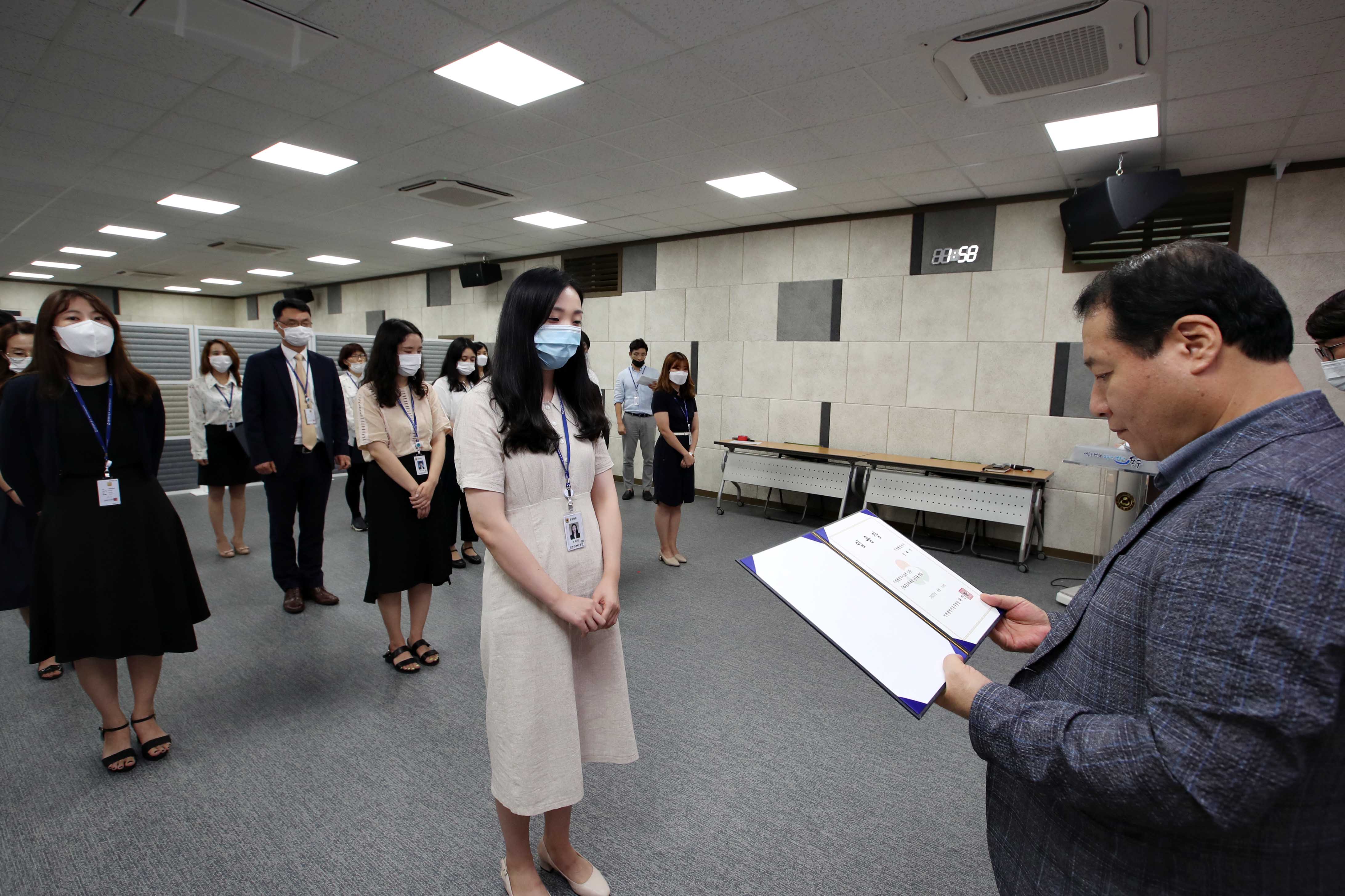 20200810_임용장_수여식13.jpg 이미지
