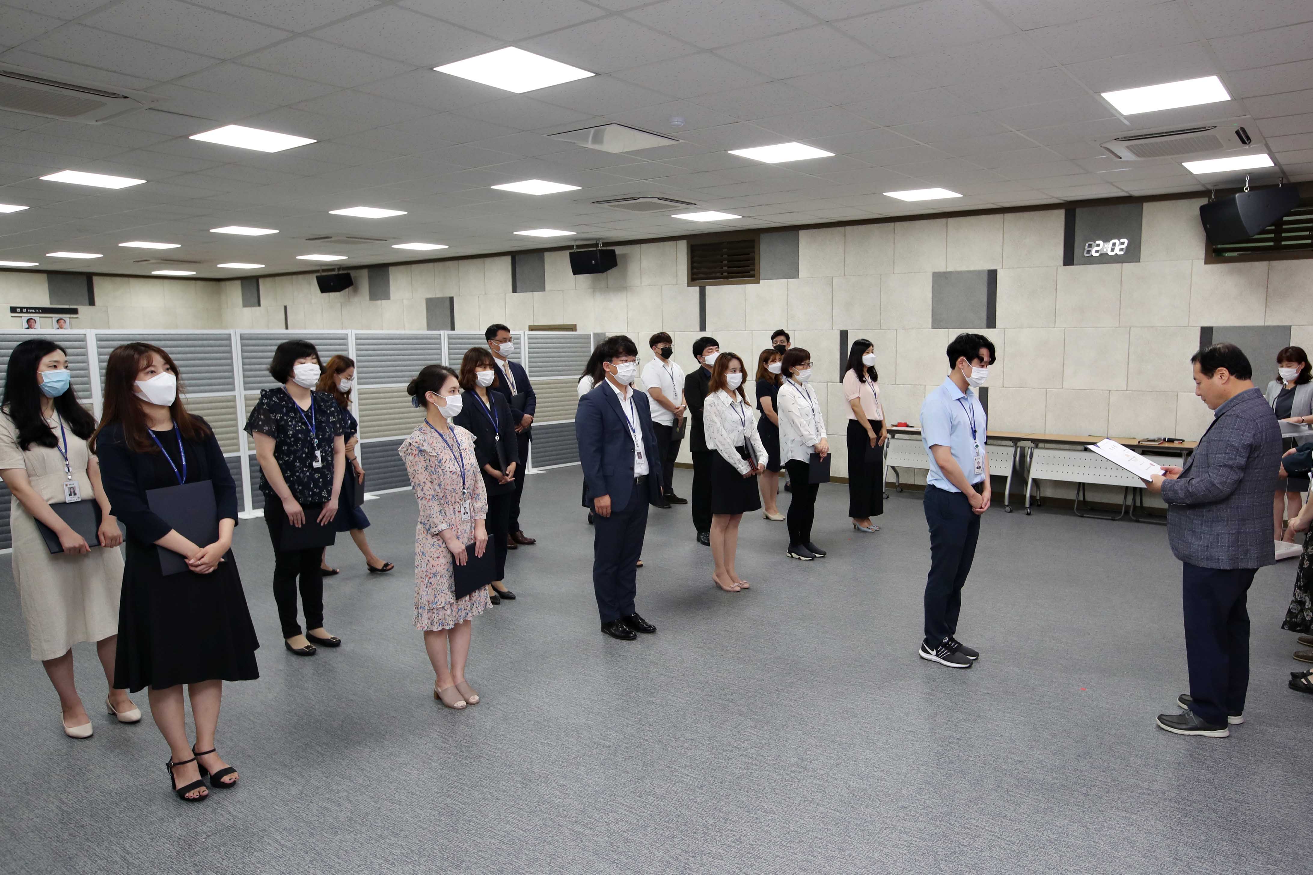 20200810_임용장_수여식3.jpg 이미지