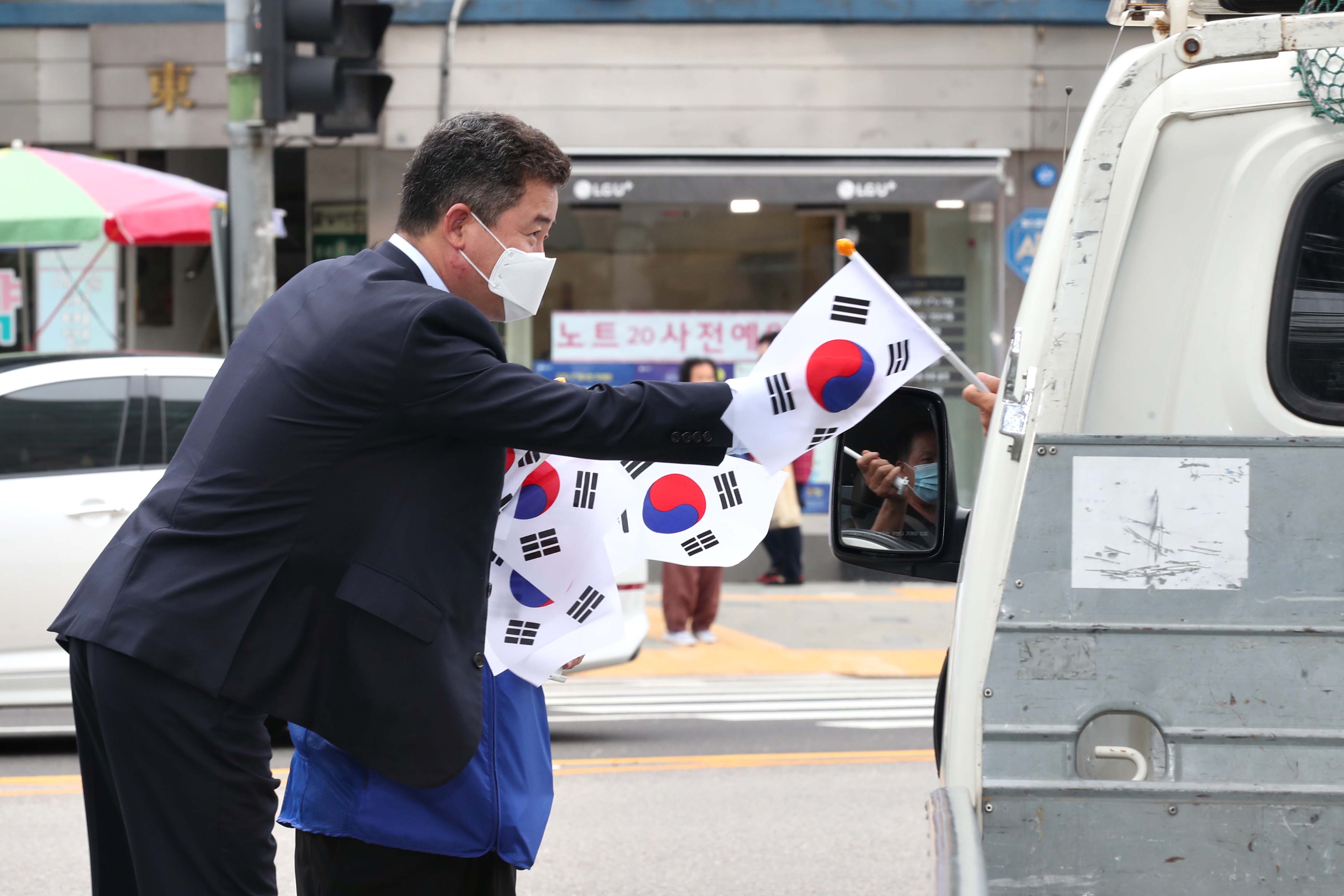 20200813_자총_태극기_달기운동11.jpg 이미지