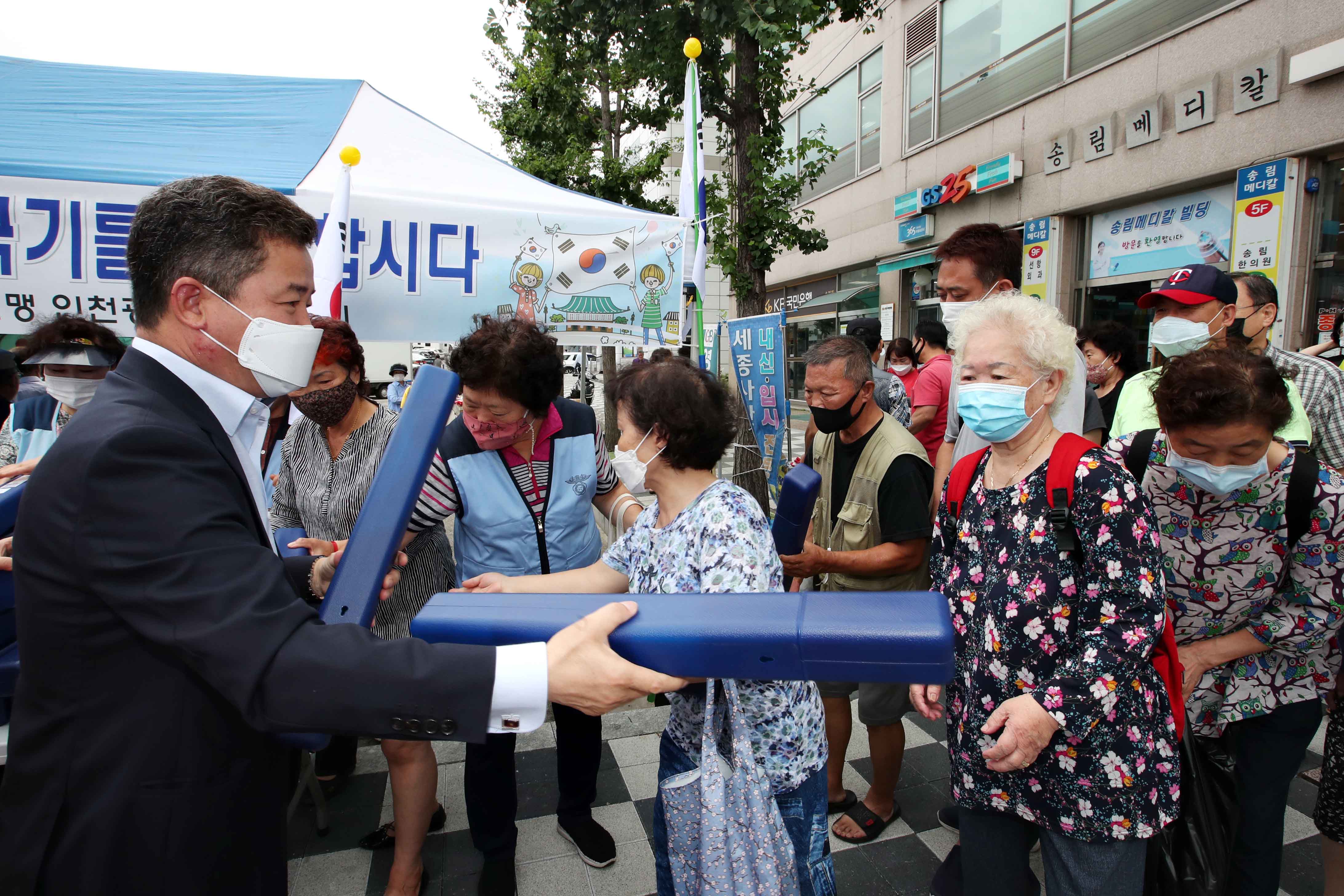 20200813_자총_태극기_달기운동4.jpg 이미지