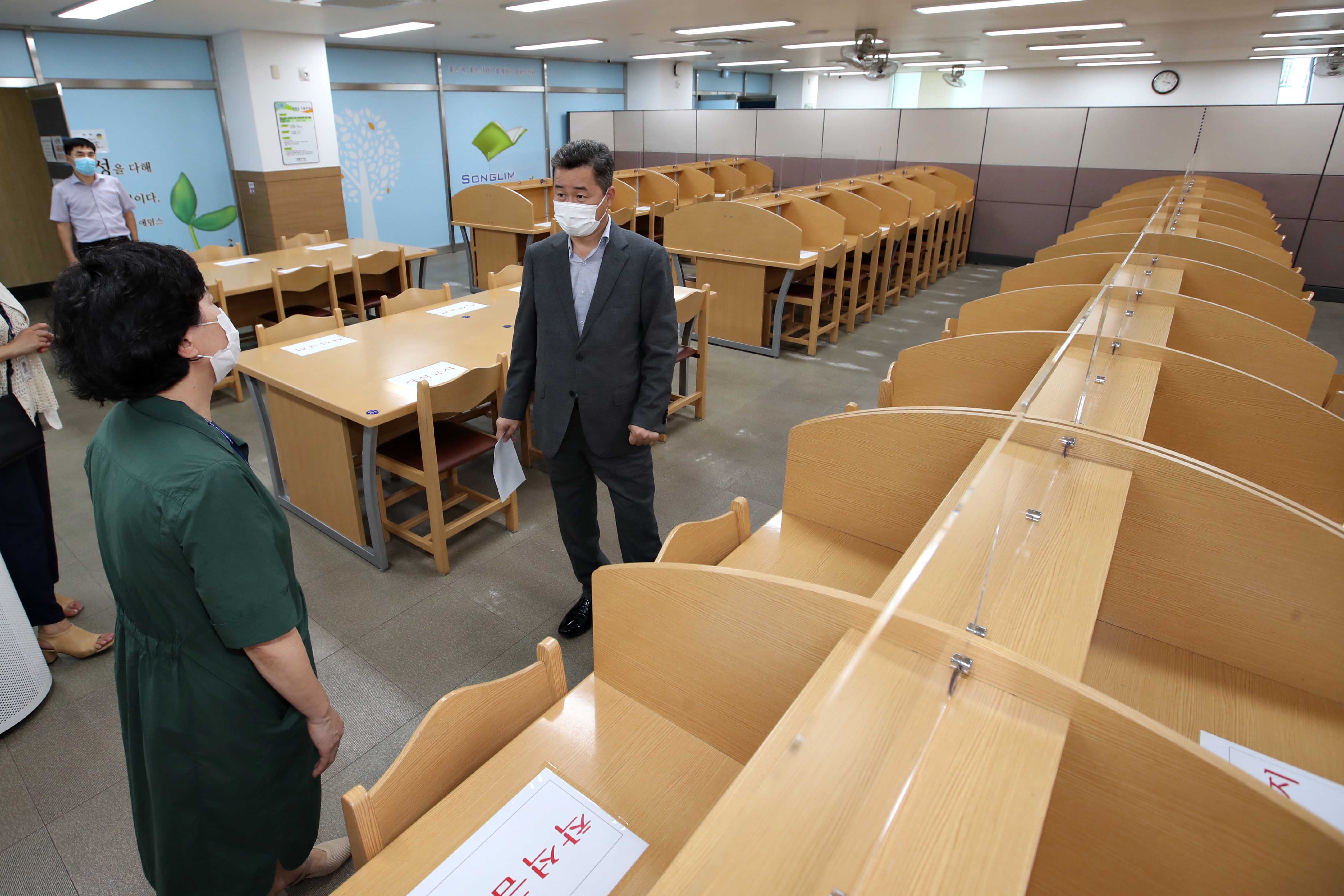 20200826_송림도서관_유모차살균기_등_시연회16.jpg 이미지