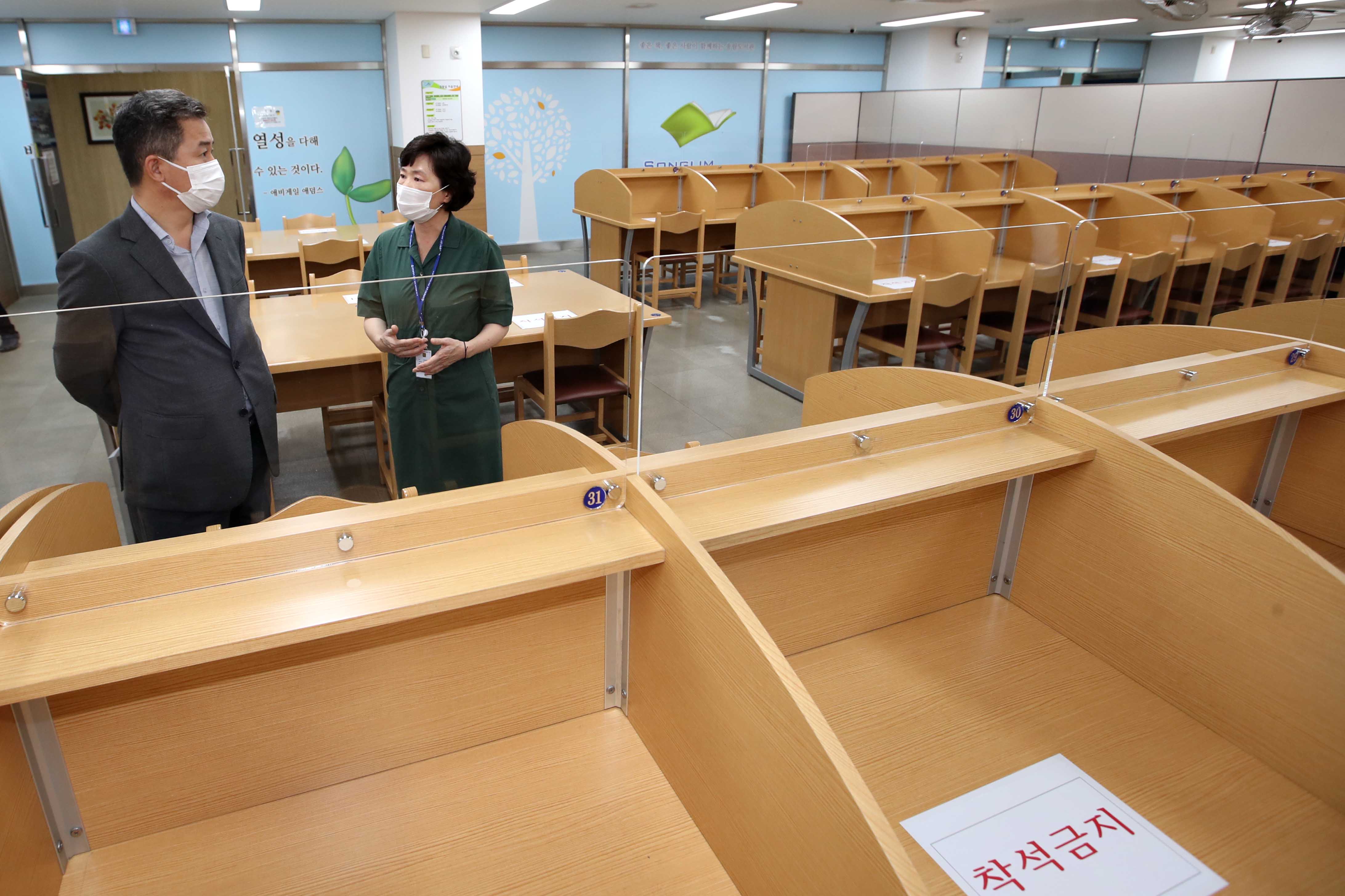 20200826_송림도서관_유모차살균기_등_시연회17.jpg 이미지