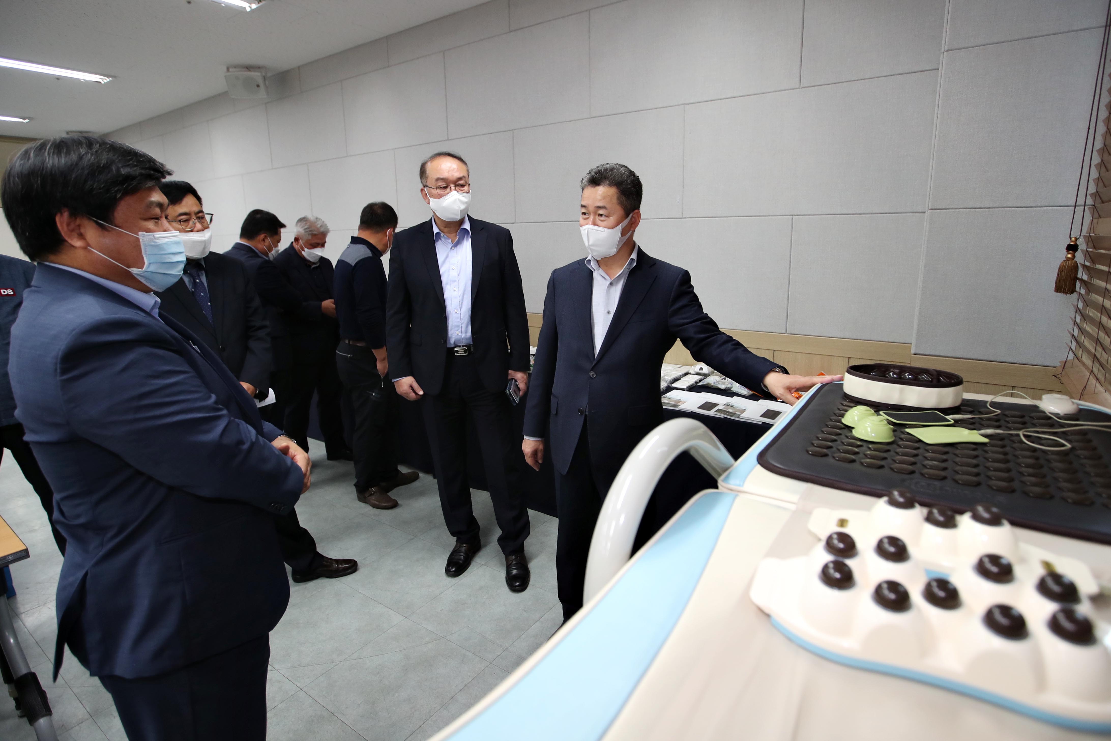20201019_동구_카자흐스탄_알마티_화상_수출상담회10.jpg 이미지