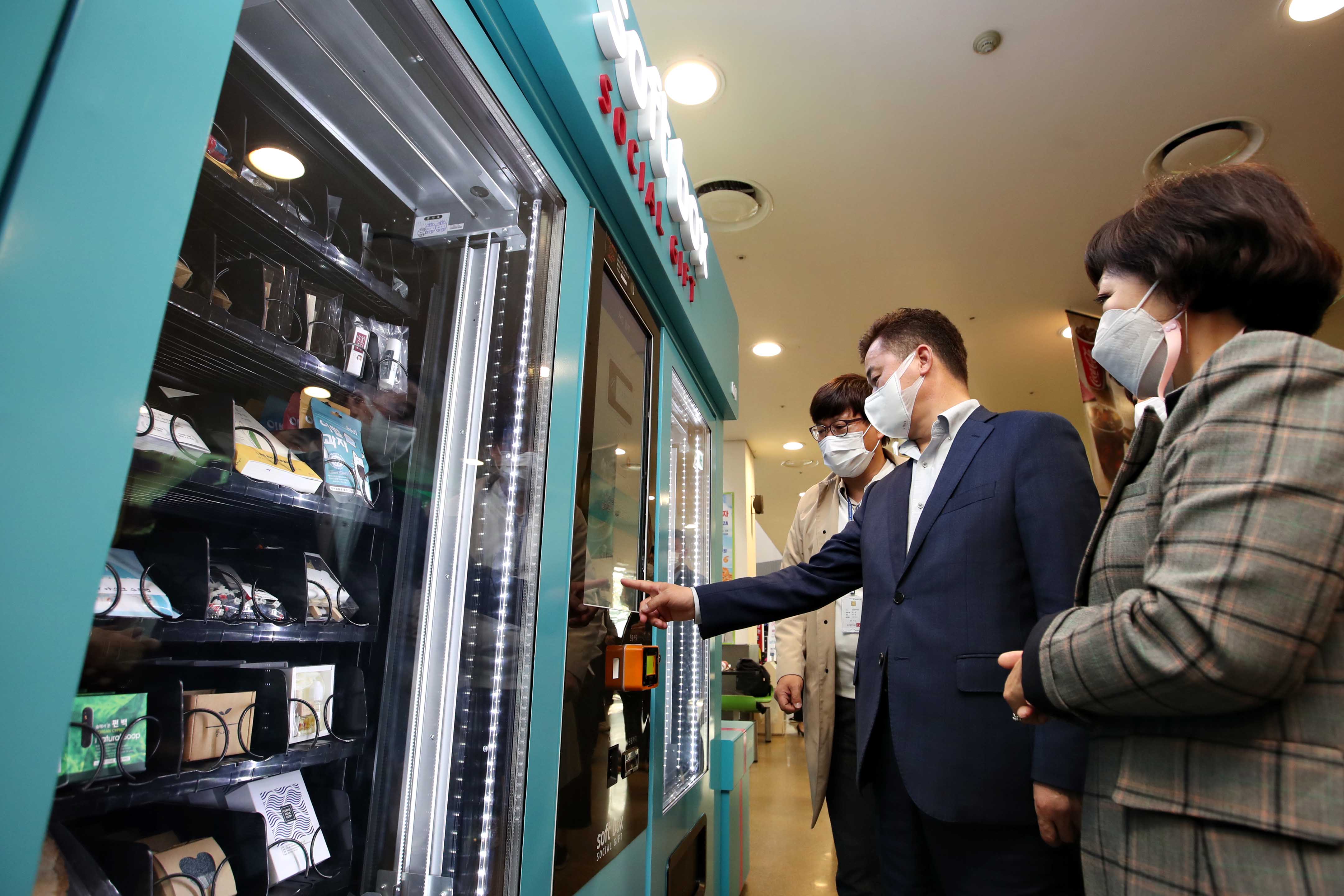 20201027_사회적경제기업_이동성홍보판매관_제막식1.jpg 이미지