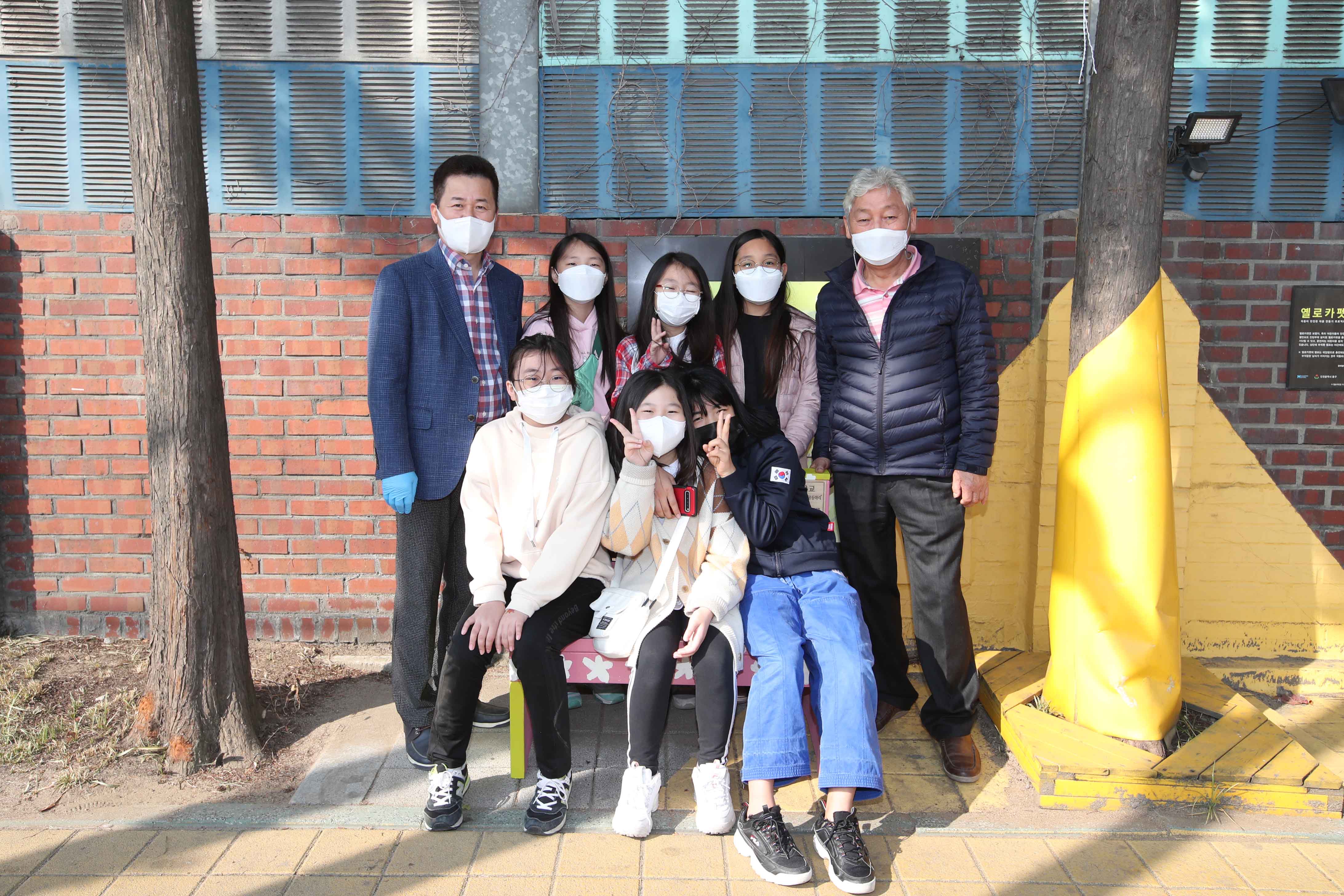 20201031_서흥초_마을학교(DIY_목공교실)_의자_설치24.jpg 이미지