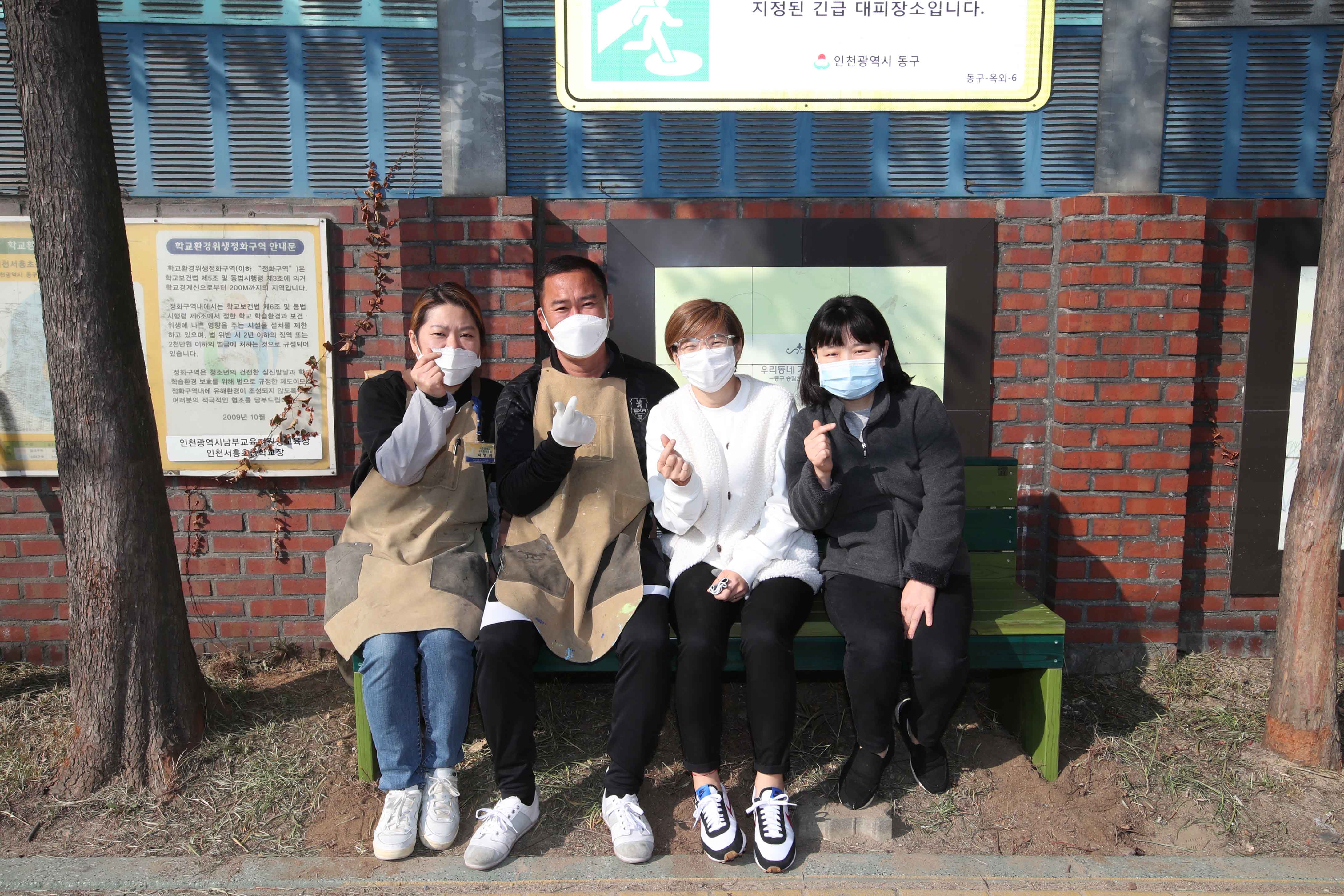 20201031_서흥초_마을학교(DIY_목공교실)_의자_설치26.jpg 이미지