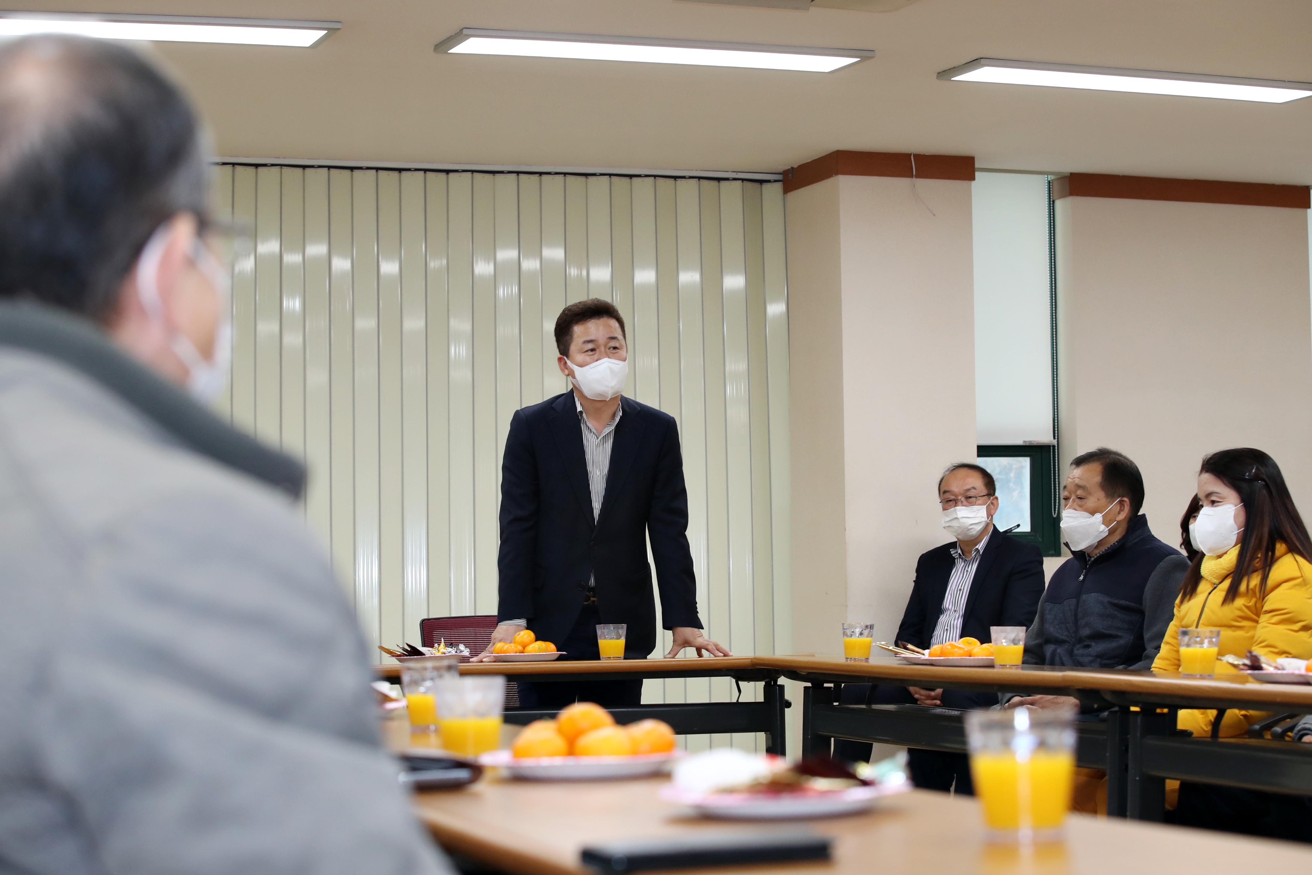 20201103_금창동_주민자치회_현판식_및_전용공간_방문5.jpg 이미지