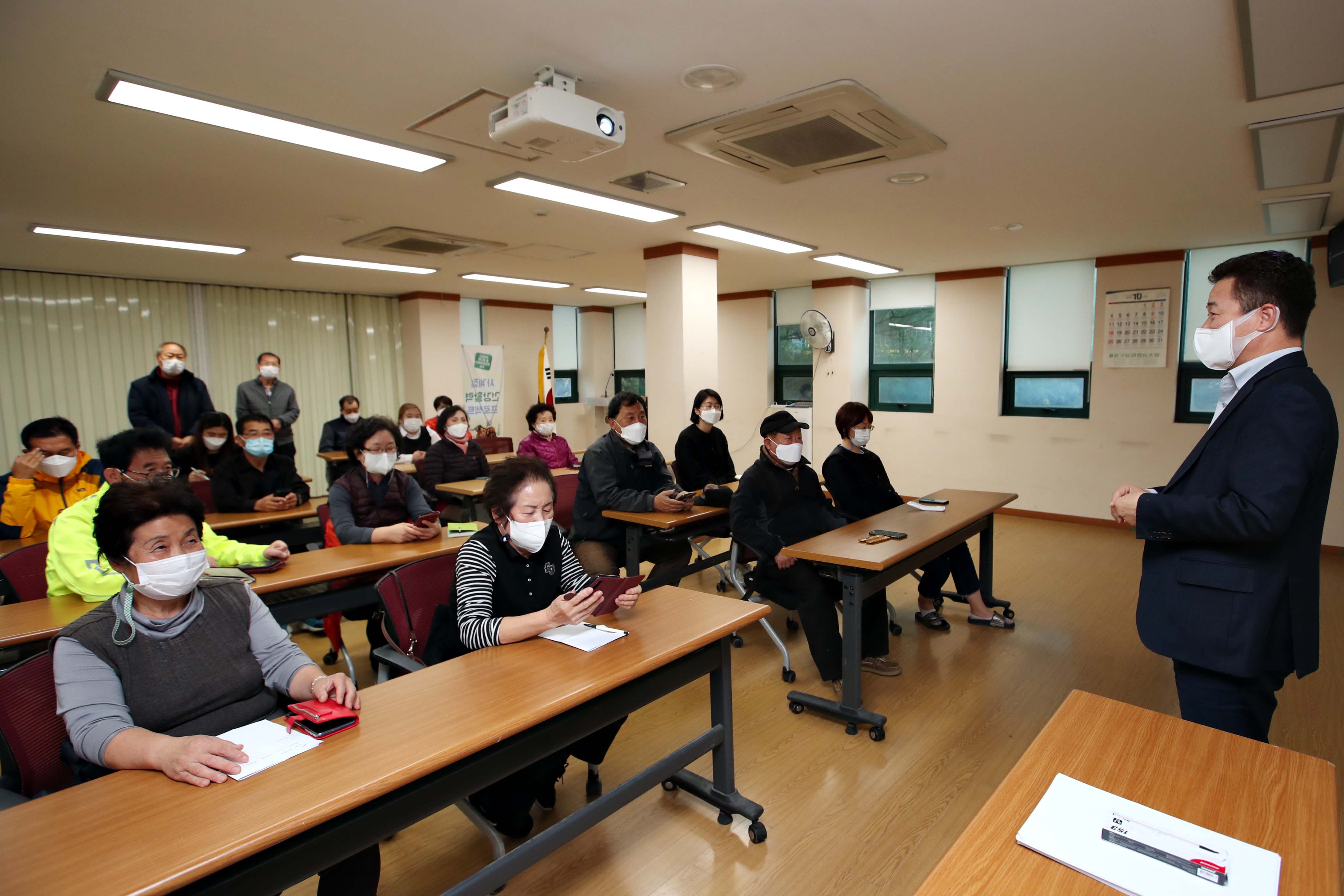20201104_금창동_스마트폰_활용_기초교육2.jpg 이미지