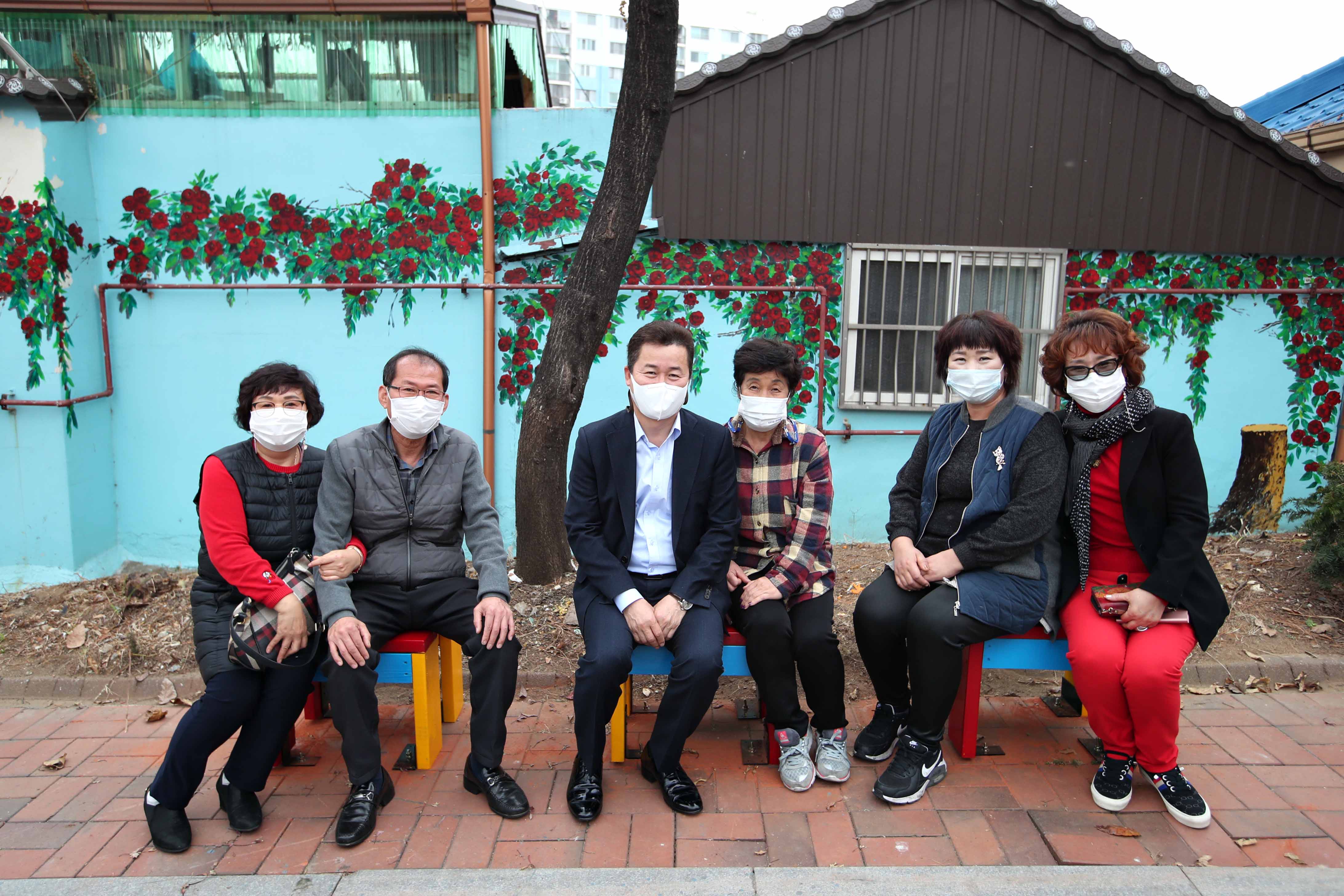 20201117_금창동_쉼터_의자_설치5.jpg 이미지