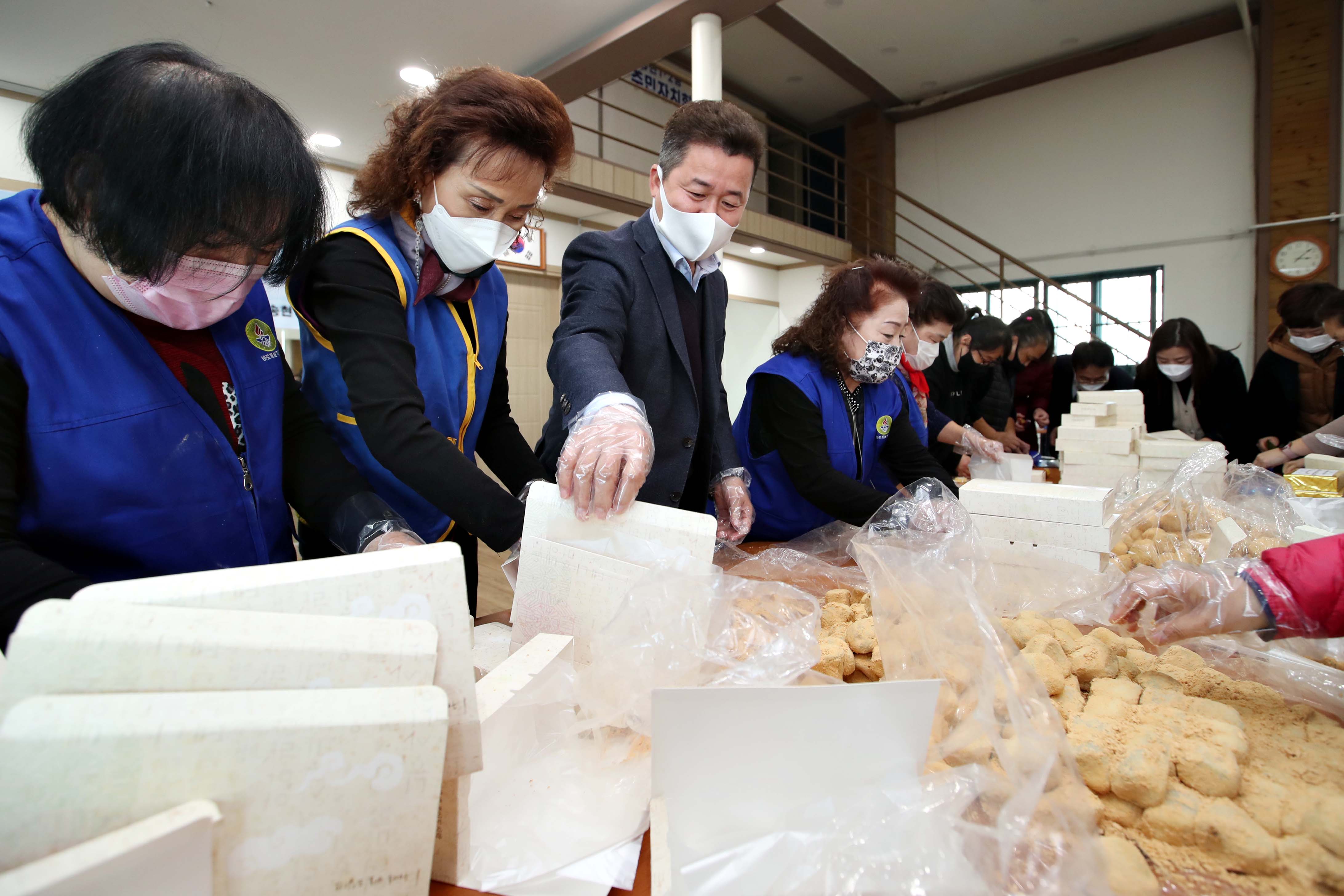 20201130_송현12동바르게살기위원회_수능떡_나눔행사2.jpg 이미지
