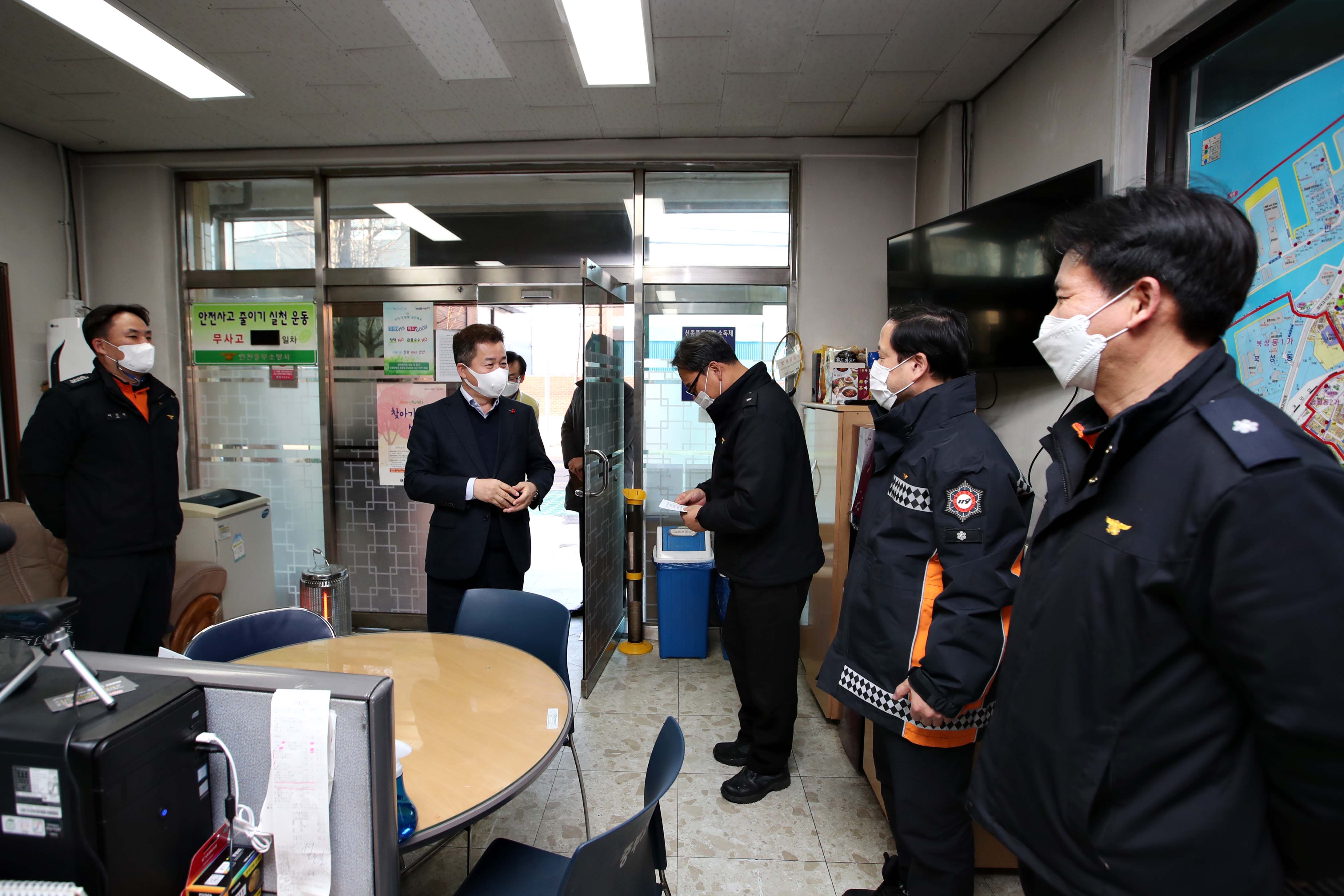 20201221_119안전센터_격려품_전달_및_방문6.jpg 이미지