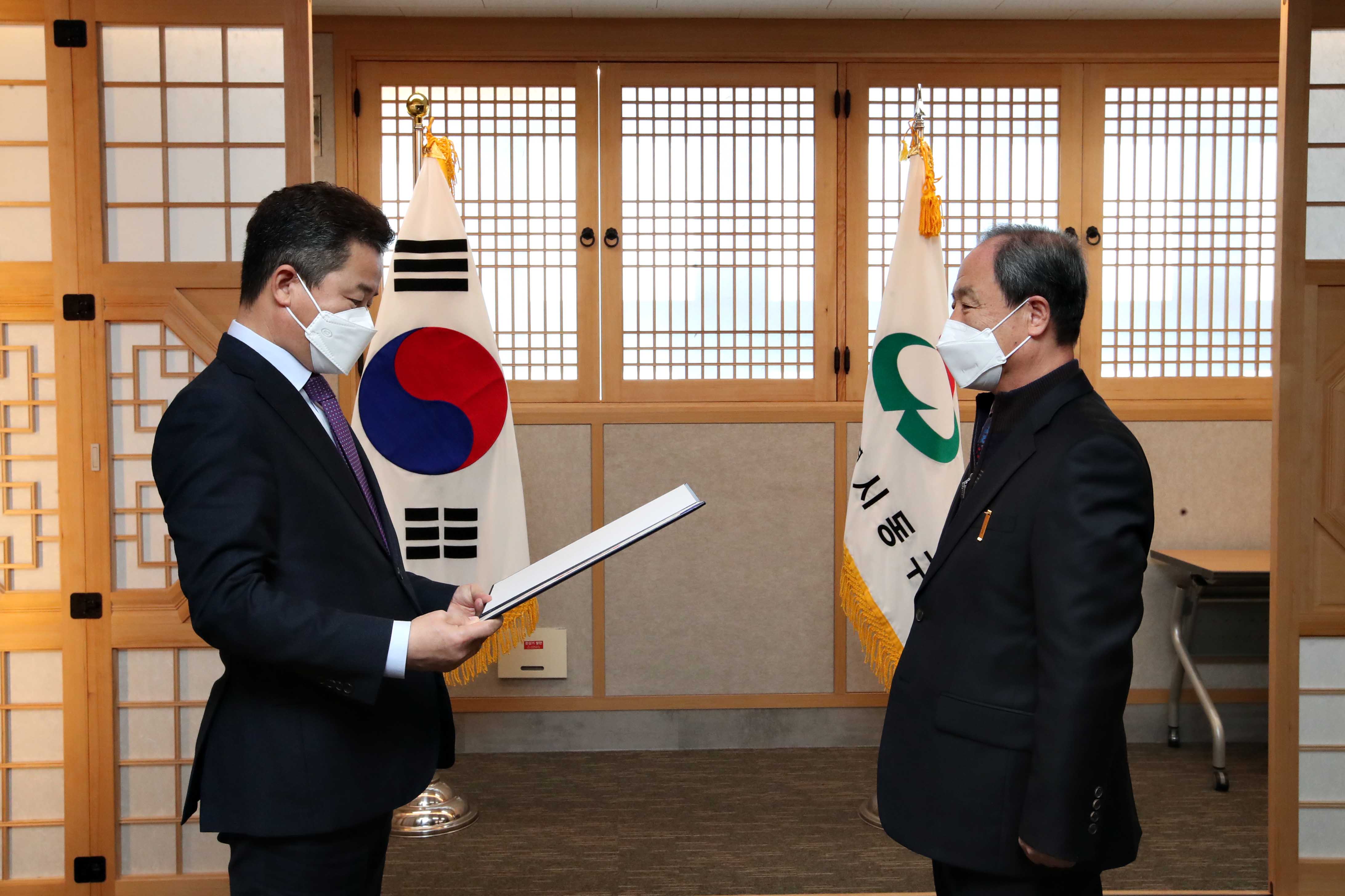20201230_2020년_하반기_공무원_퇴임식12.jpg 이미지