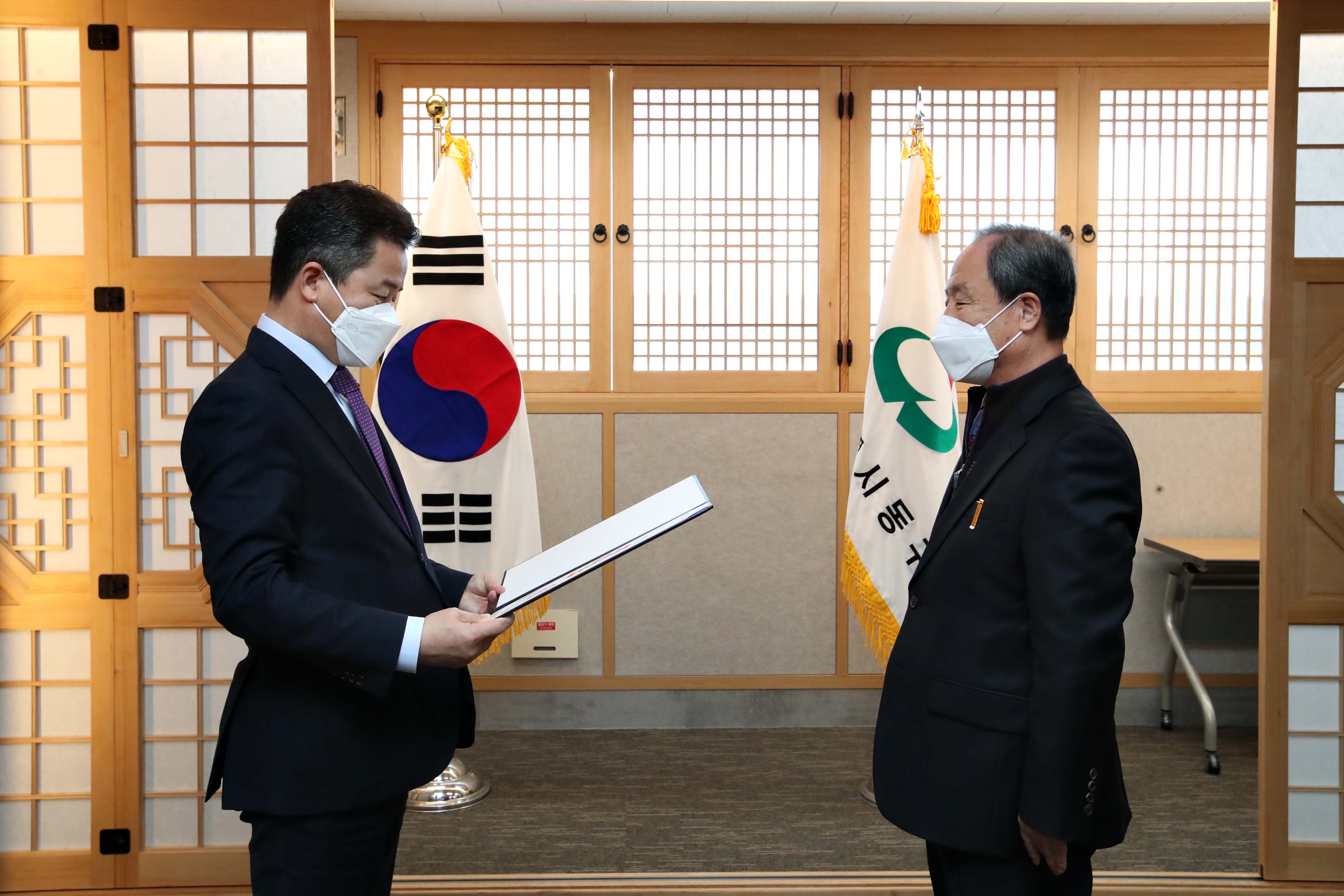 20201230_2020년_하반기_공무원_퇴임식18.jpg 이미지