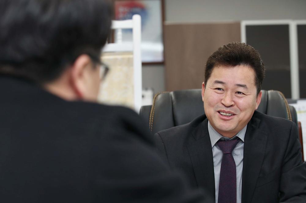 언론사 인터뷰 사진