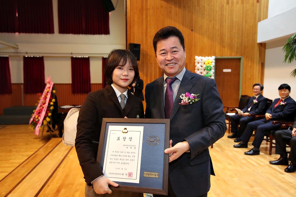 영화국제관광고등학교 졸업식 사진