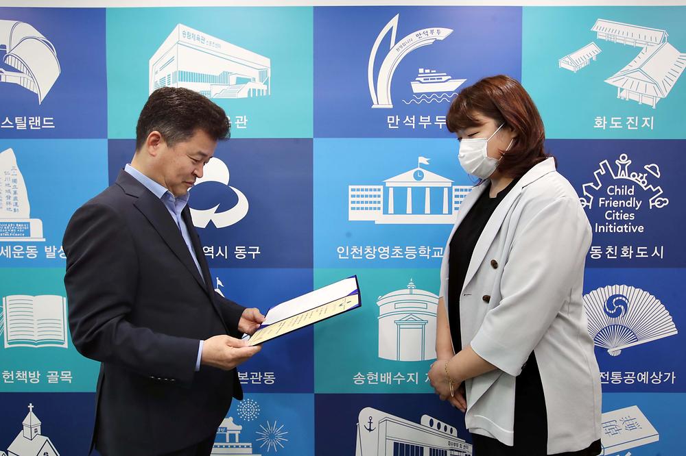 국공립 화도보듬이나눔이어린이집 위탁계약증서 수여식 사진