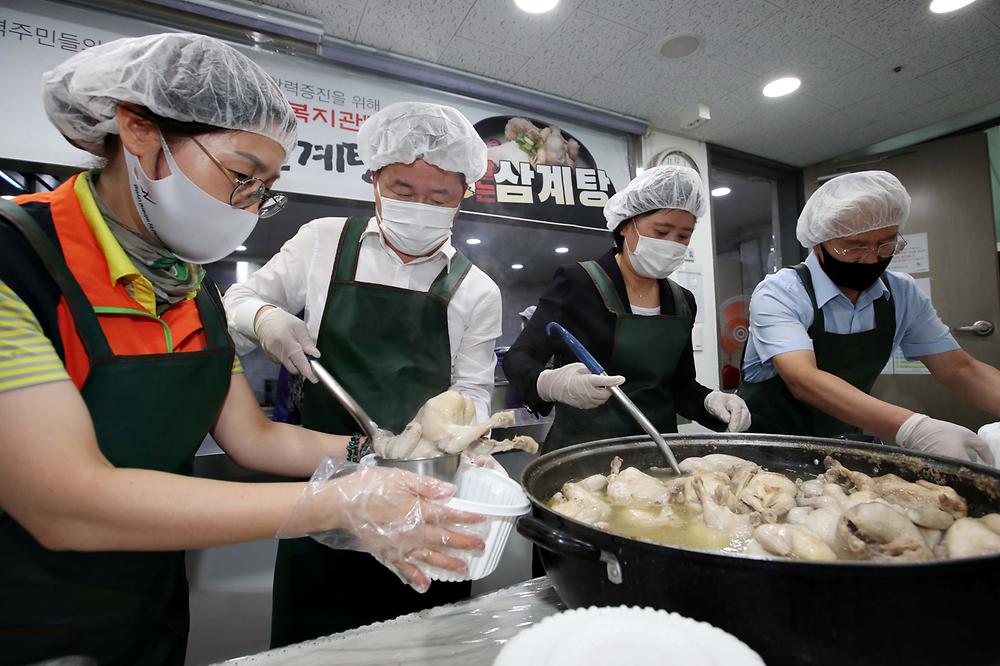 자원봉사센터 삼계탕 나눔행사 사진