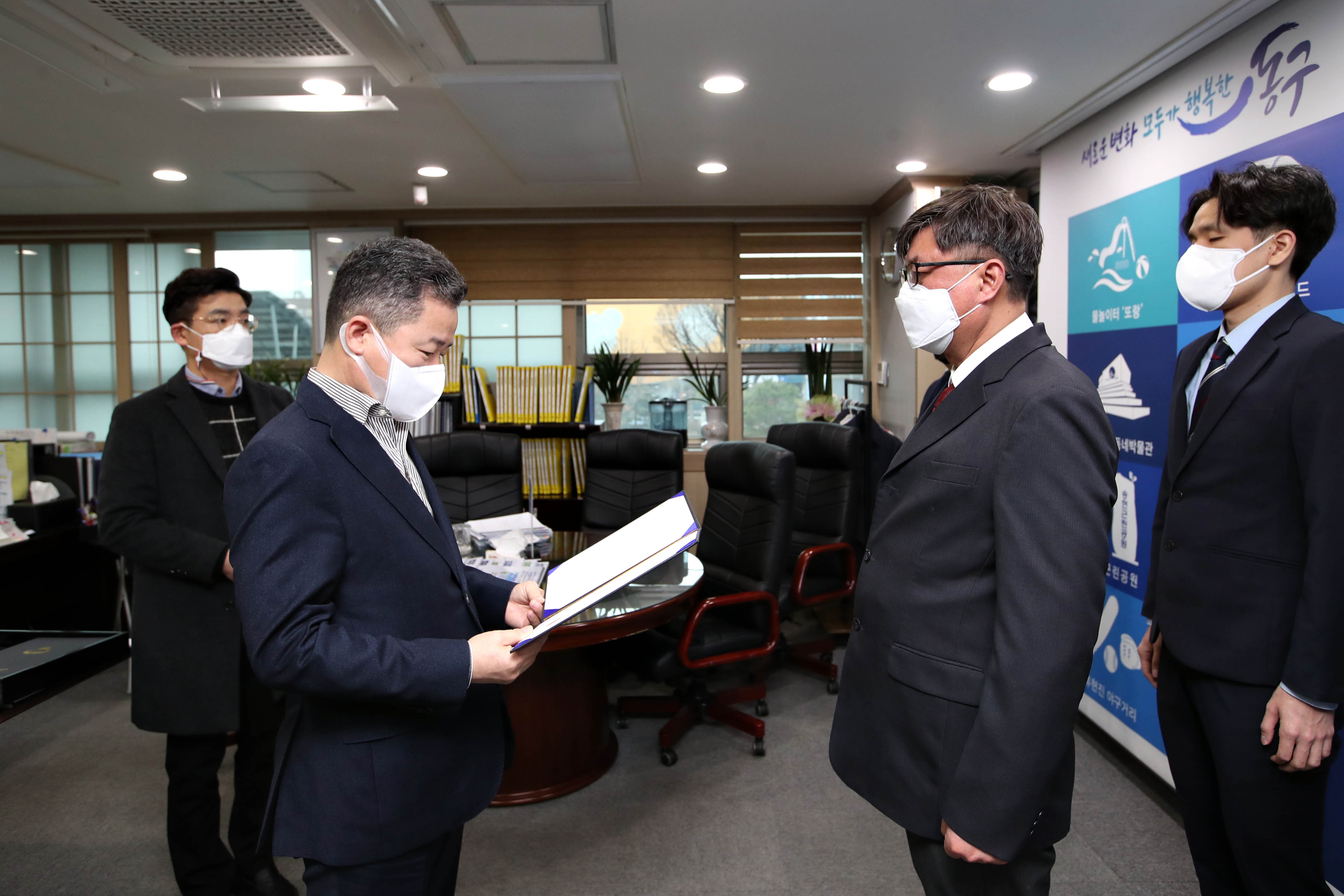 20210215_임용장_수여식8.jpg 이미지